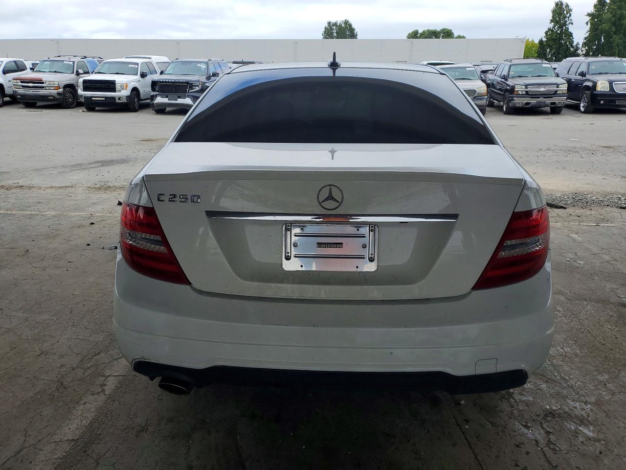 2014 Mercedes-benz C 250 White vin: WDDGF4HB1EG244318