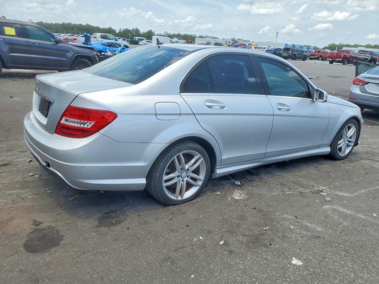 2014 Mercedes-benz C 250 Silver vin: WDDGF4HB1EG247767