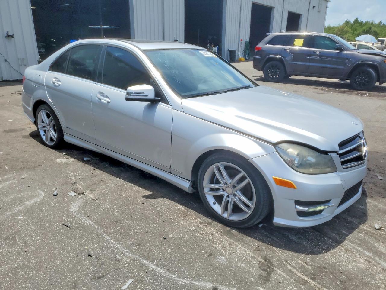 2014 Mercedes-benz C 250 Silver vin: WDDGF4HB1EG247767