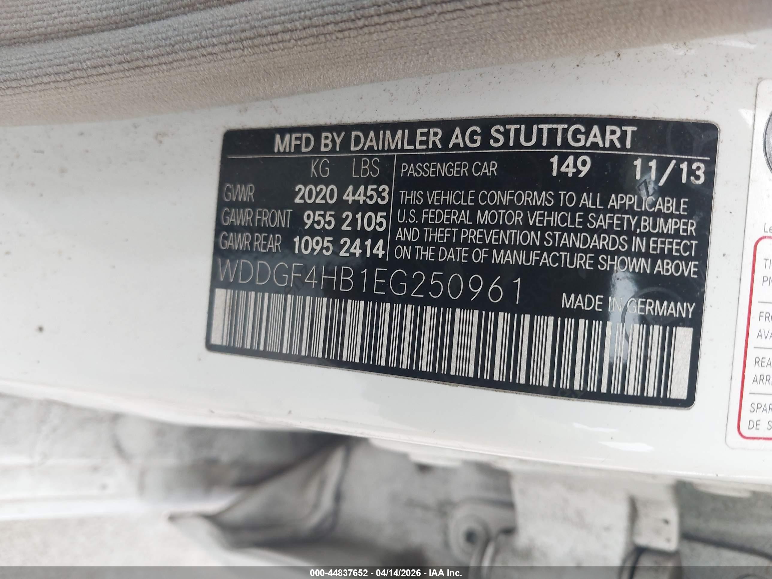 2014 Mercedes-benz C 250 Sport Белый vin: WDDGF4HB1EG250961