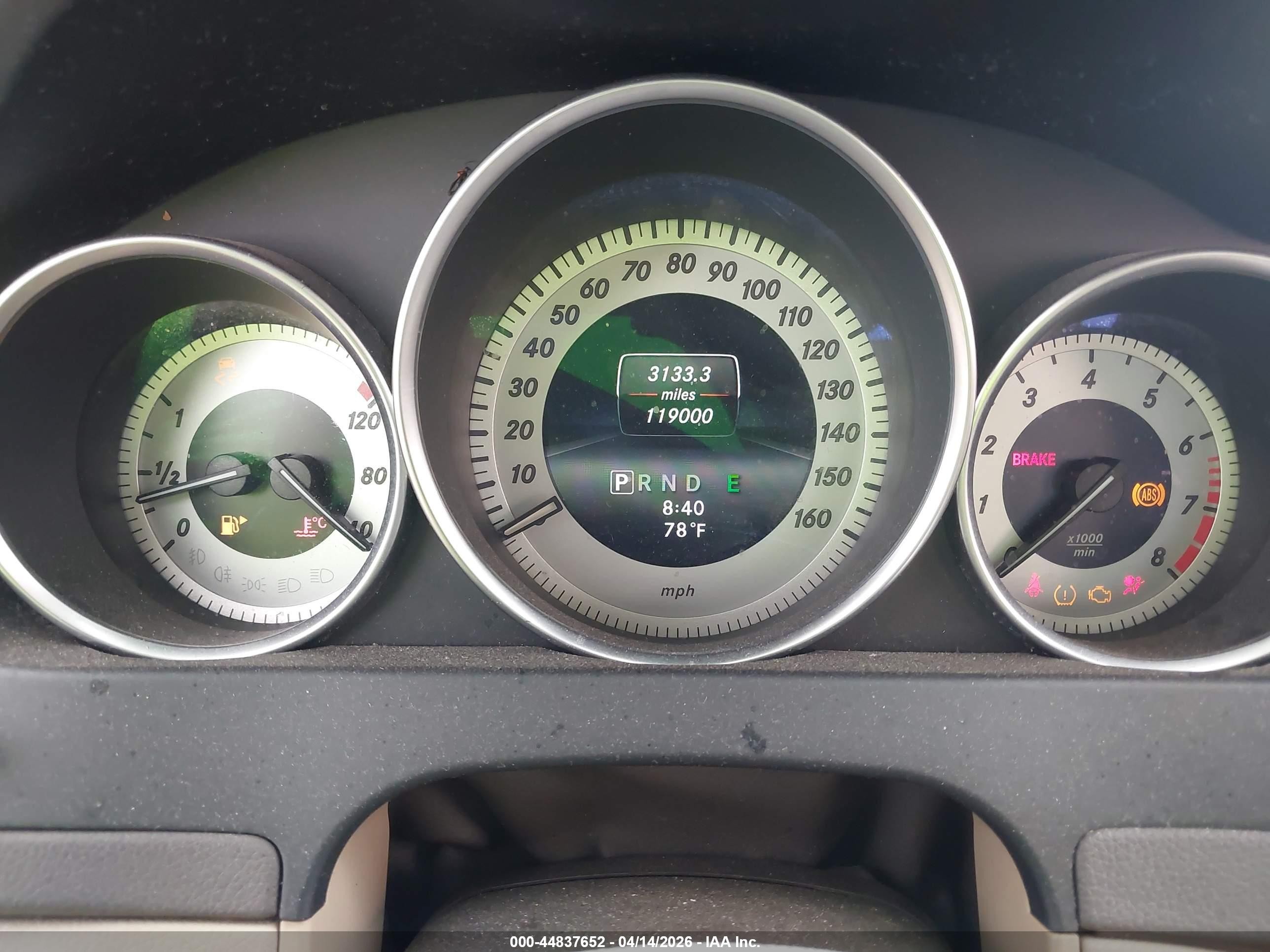 2014 Mercedes-benz C 250 Sport Белый vin: WDDGF4HB1EG250961