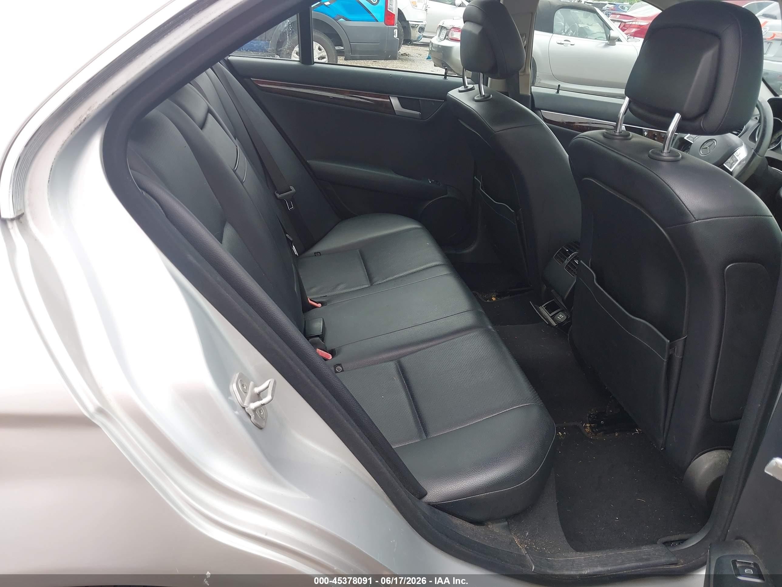 2014 Mercedes-benz C 250 Luxury Silver vin: WDDGF4HB1EG250989