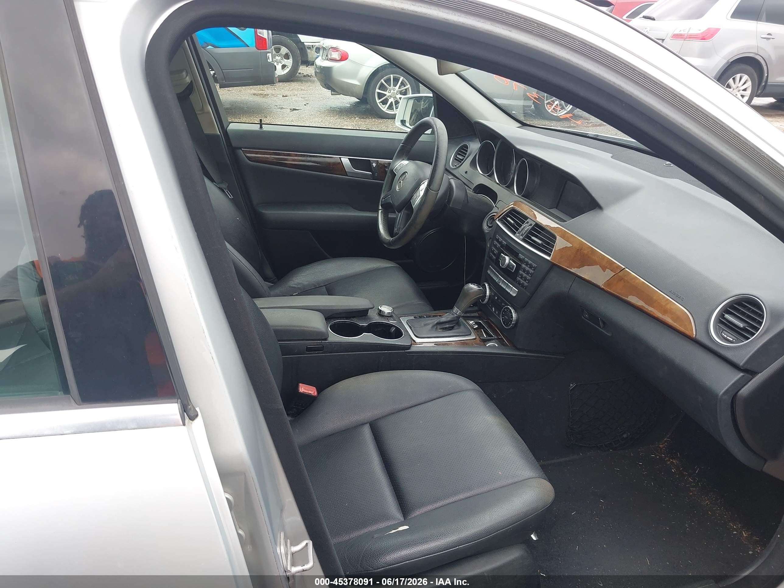 2014 Mercedes-benz C 250 Luxury Silver vin: WDDGF4HB1EG250989