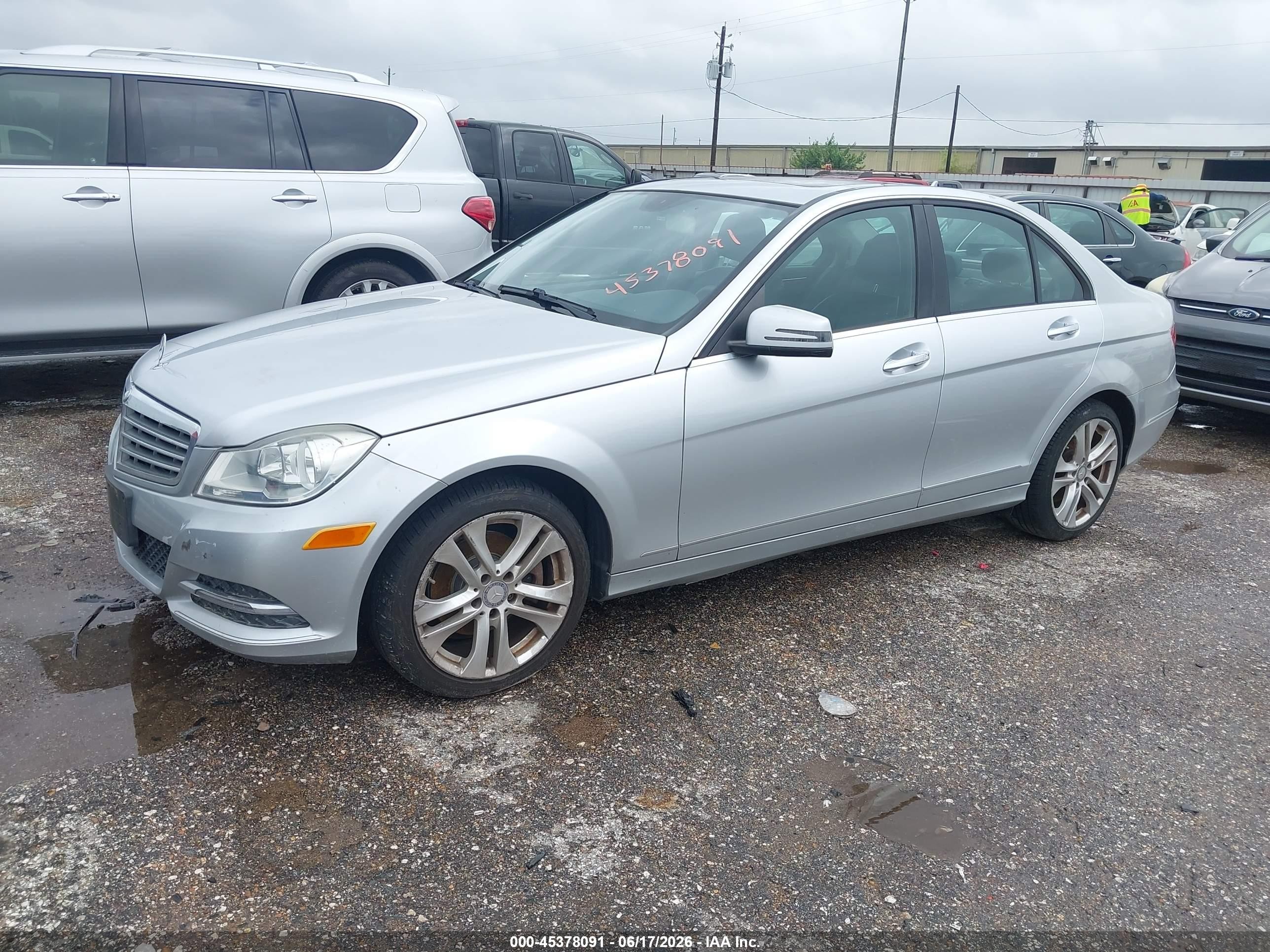 2014 Mercedes-benz C 250 Luxury Silver vin: WDDGF4HB1EG250989