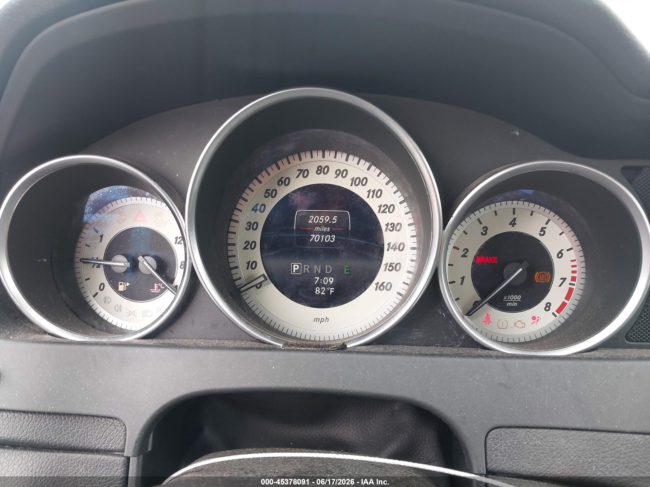2014 Mercedes-benz C 250 Luxury Silver vin: WDDGF4HB1EG250989