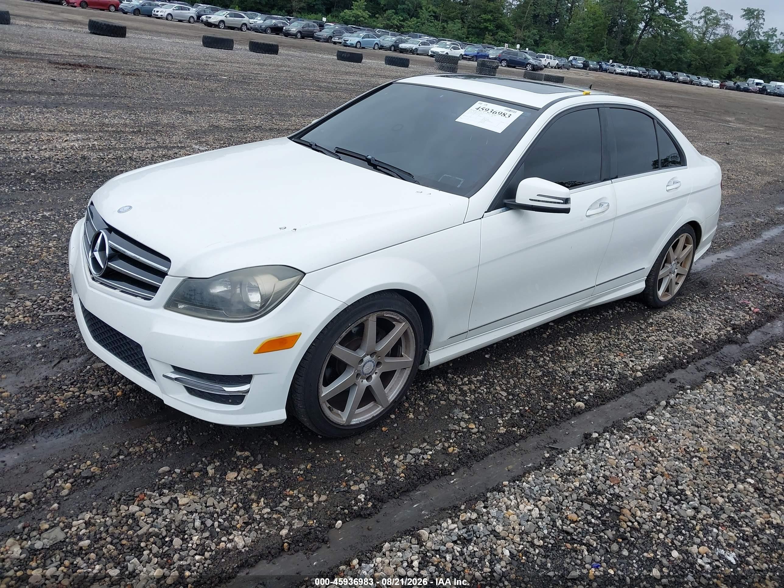 2014 Mercedes-benz C 250 Sport Белый vin: WDDGF4HB1EG257201