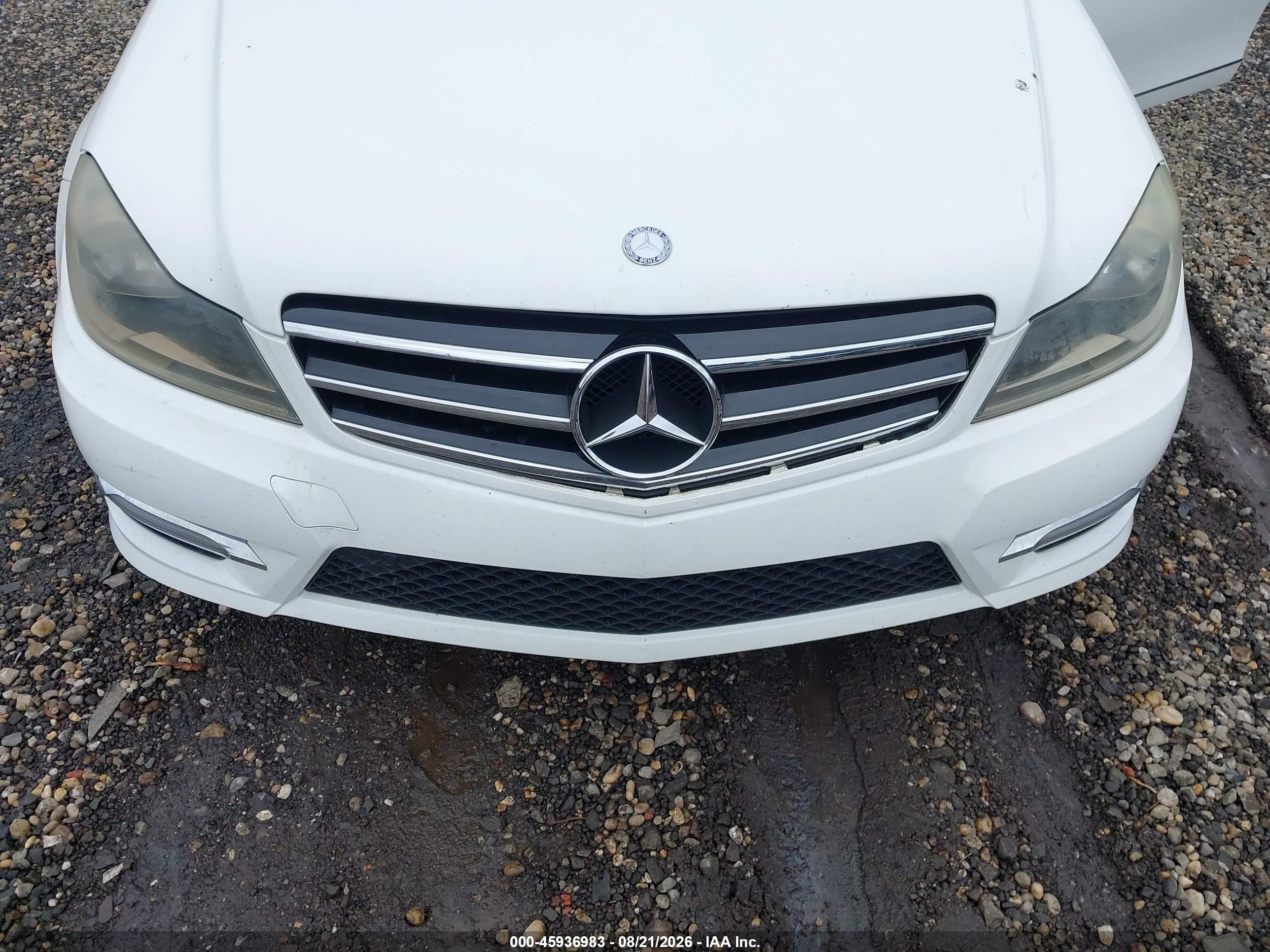 2014 Mercedes-benz C 250 Sport Белый vin: WDDGF4HB1EG257201