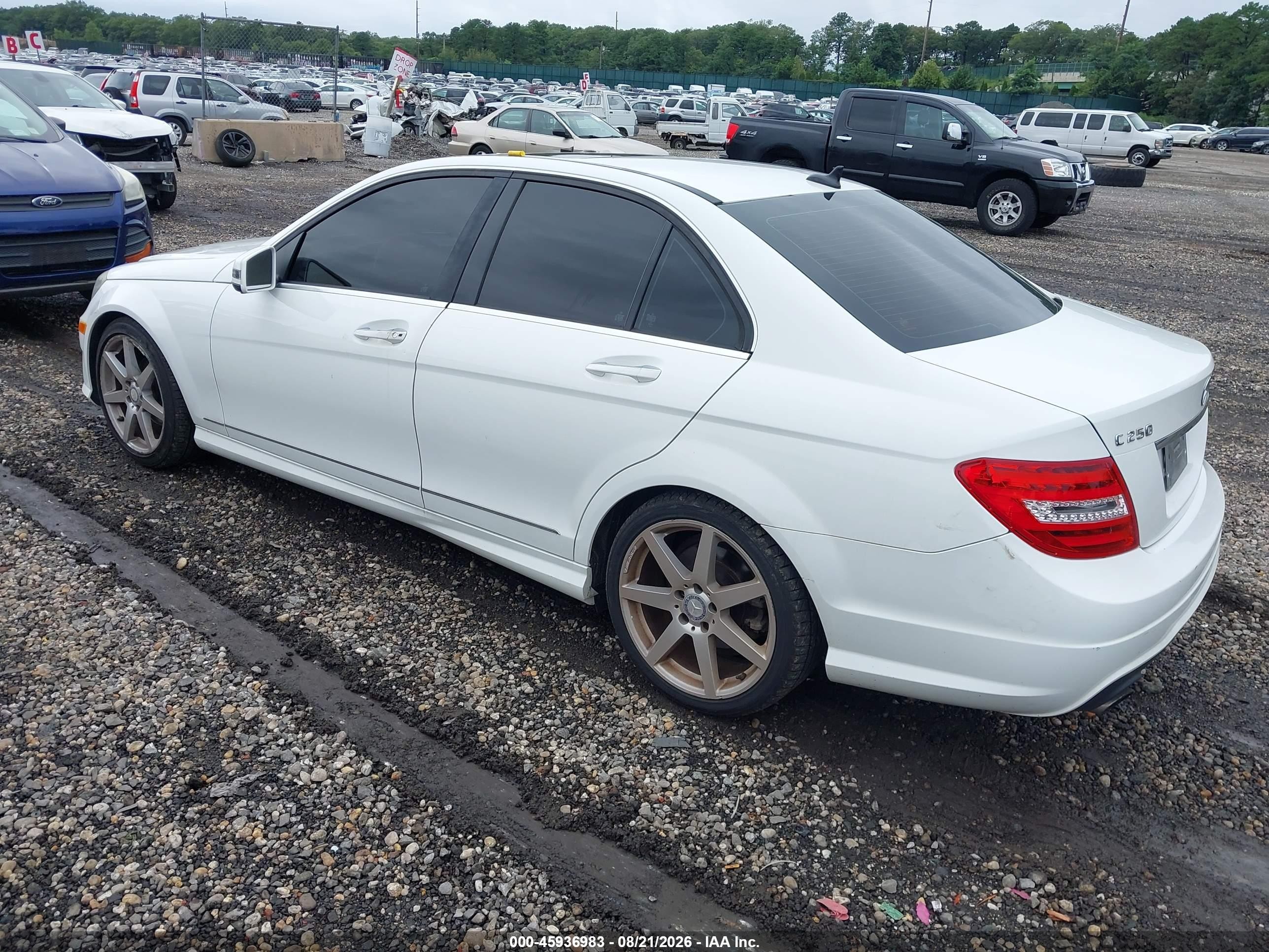 2014 Mercedes-benz C 250 Sport Белый vin: WDDGF4HB1EG257201