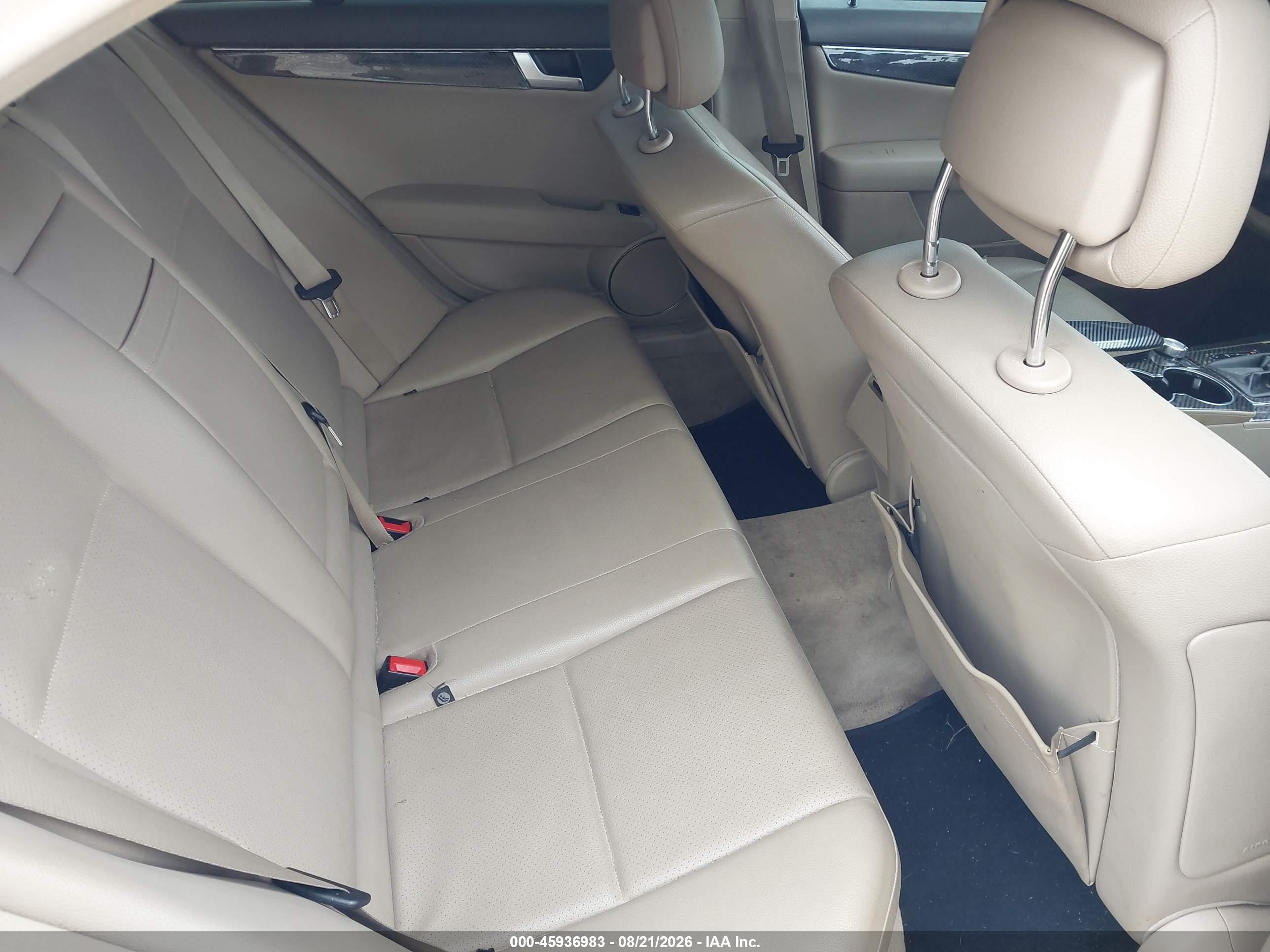 2014 Mercedes-benz C 250 Sport Белый vin: WDDGF4HB1EG257201