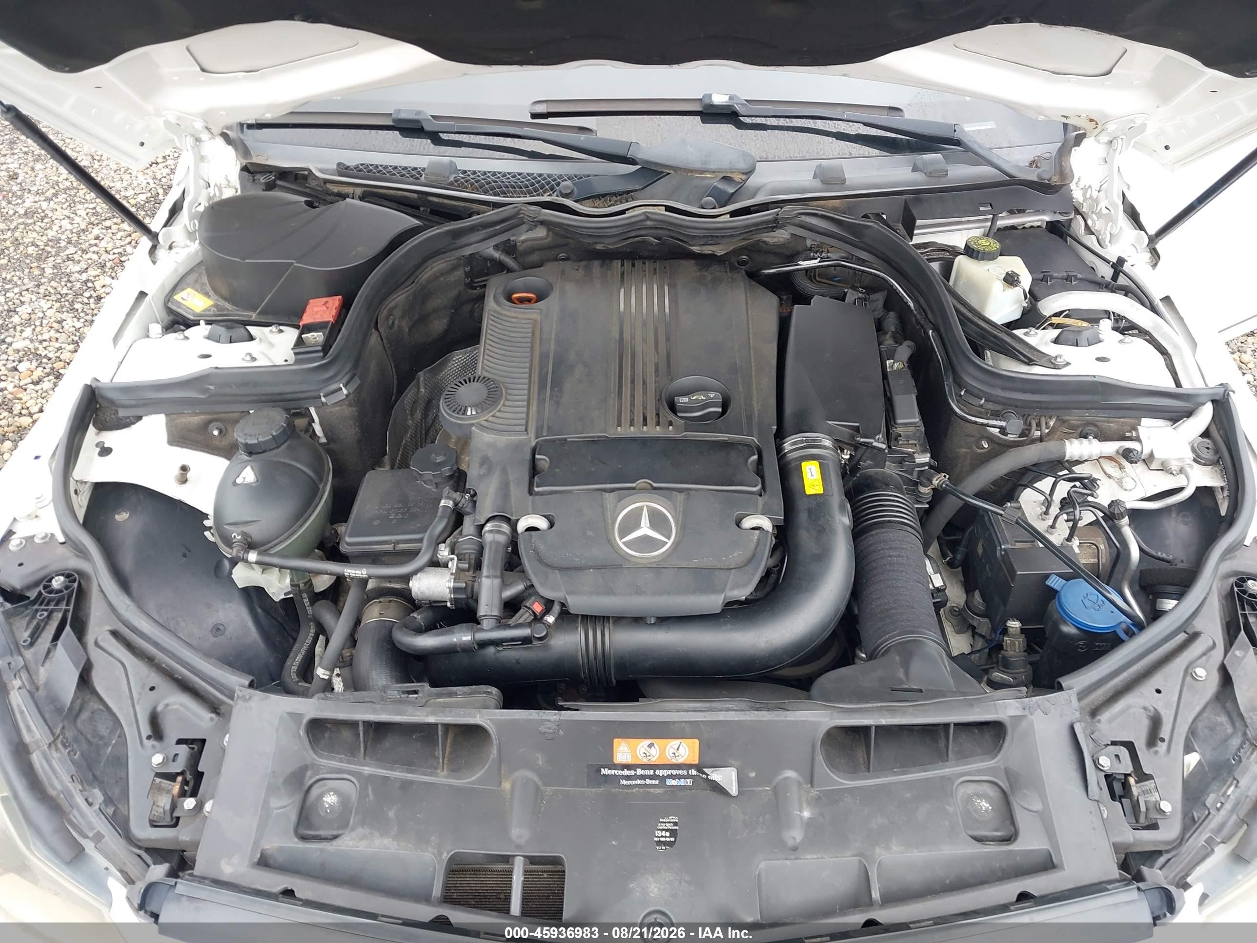 2014 Mercedes-benz C 250 Sport Белый vin: WDDGF4HB1EG257201