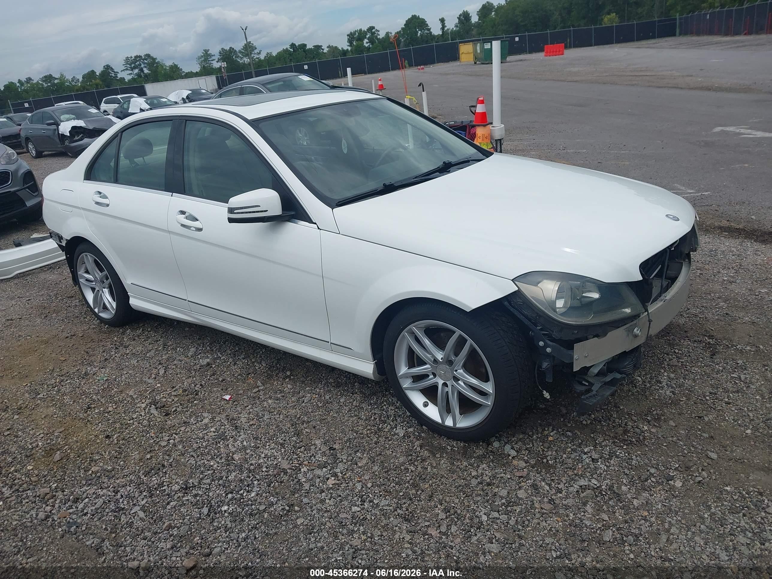 2014 Mercedes-benz C 250 Sport White vin: WDDGF4HB1ER310967
