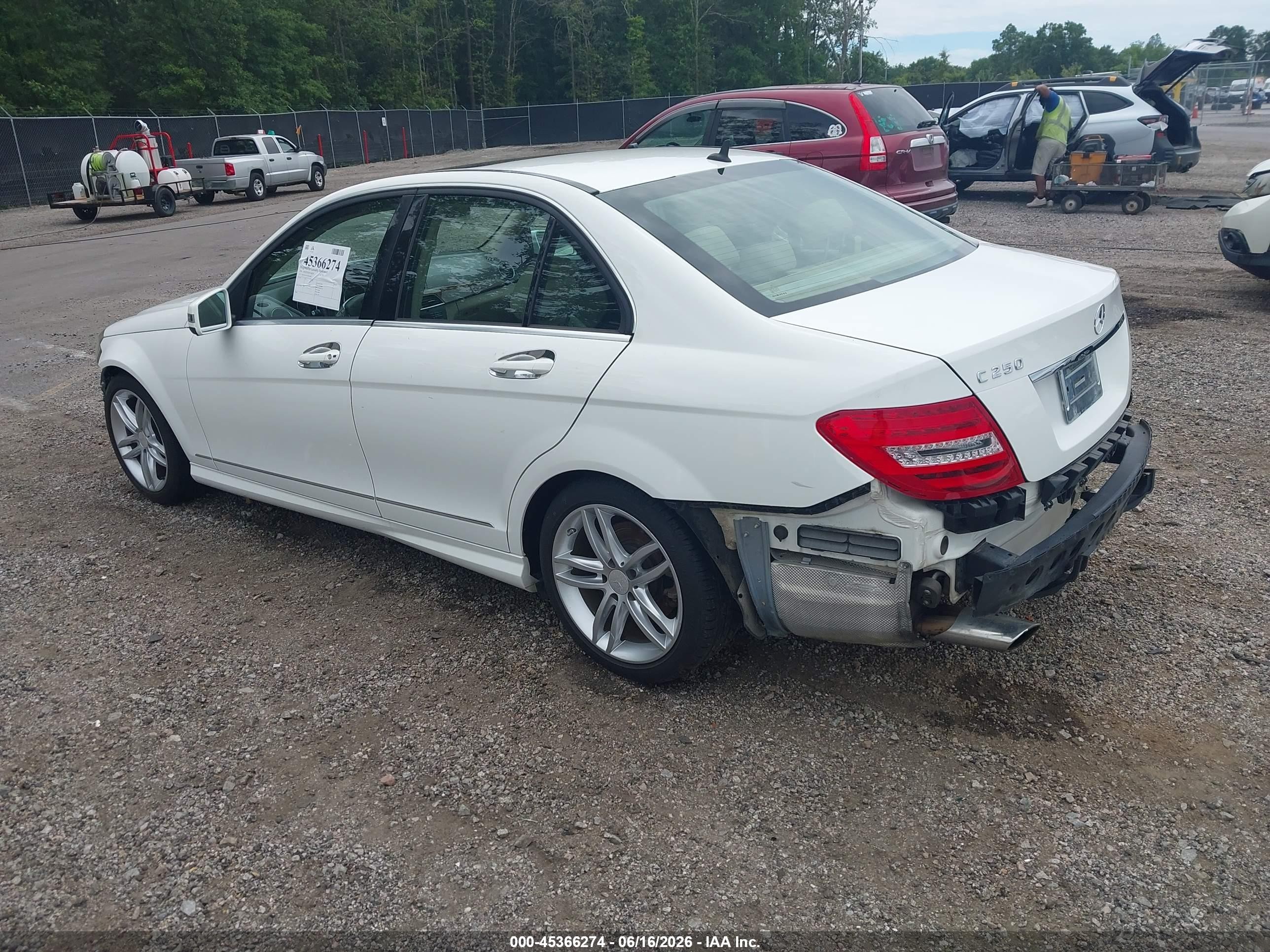 2014 Mercedes-benz C 250 Sport White vin: WDDGF4HB1ER310967