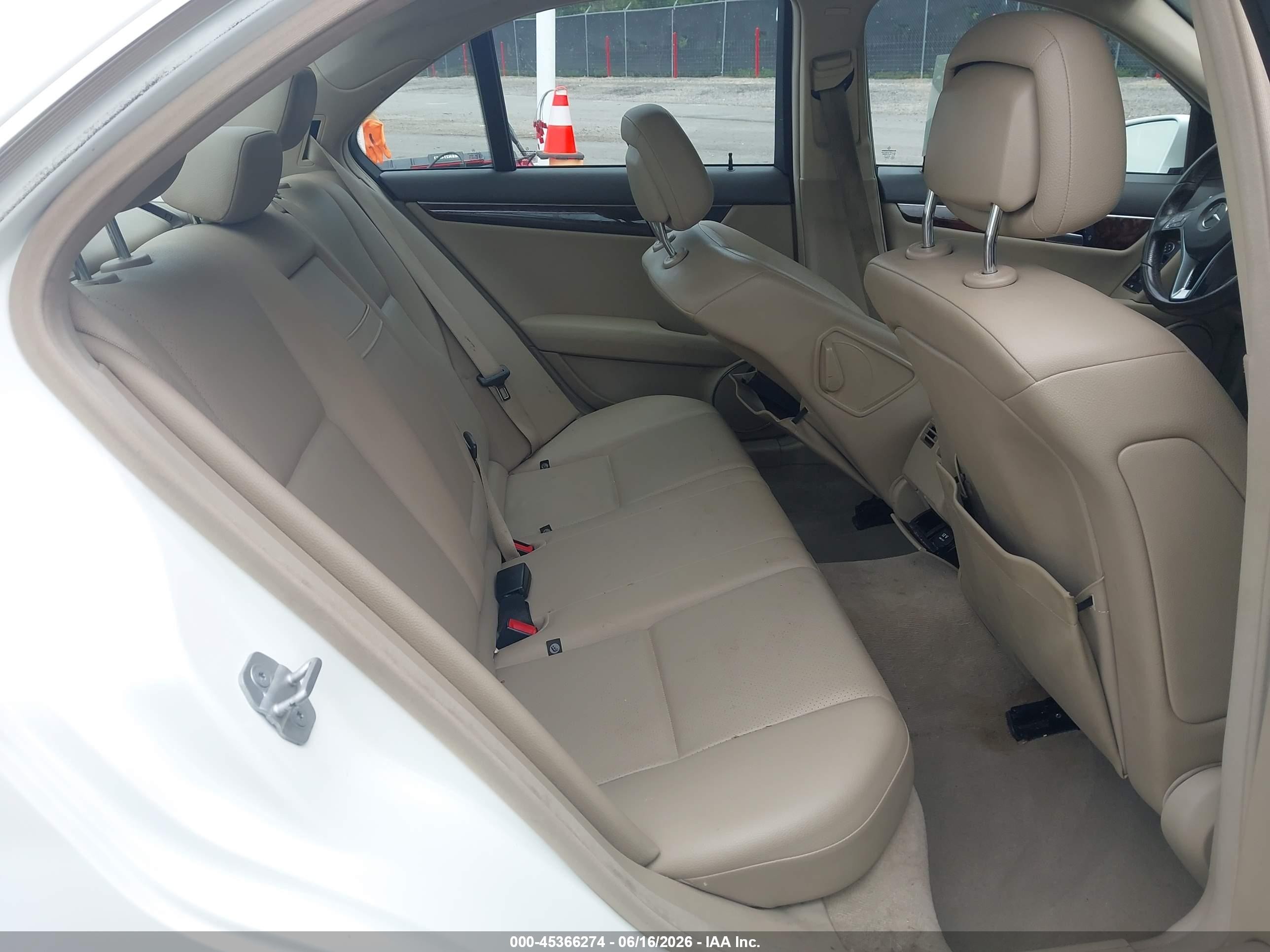 2014 Mercedes-benz C 250 Sport White vin: WDDGF4HB1ER310967