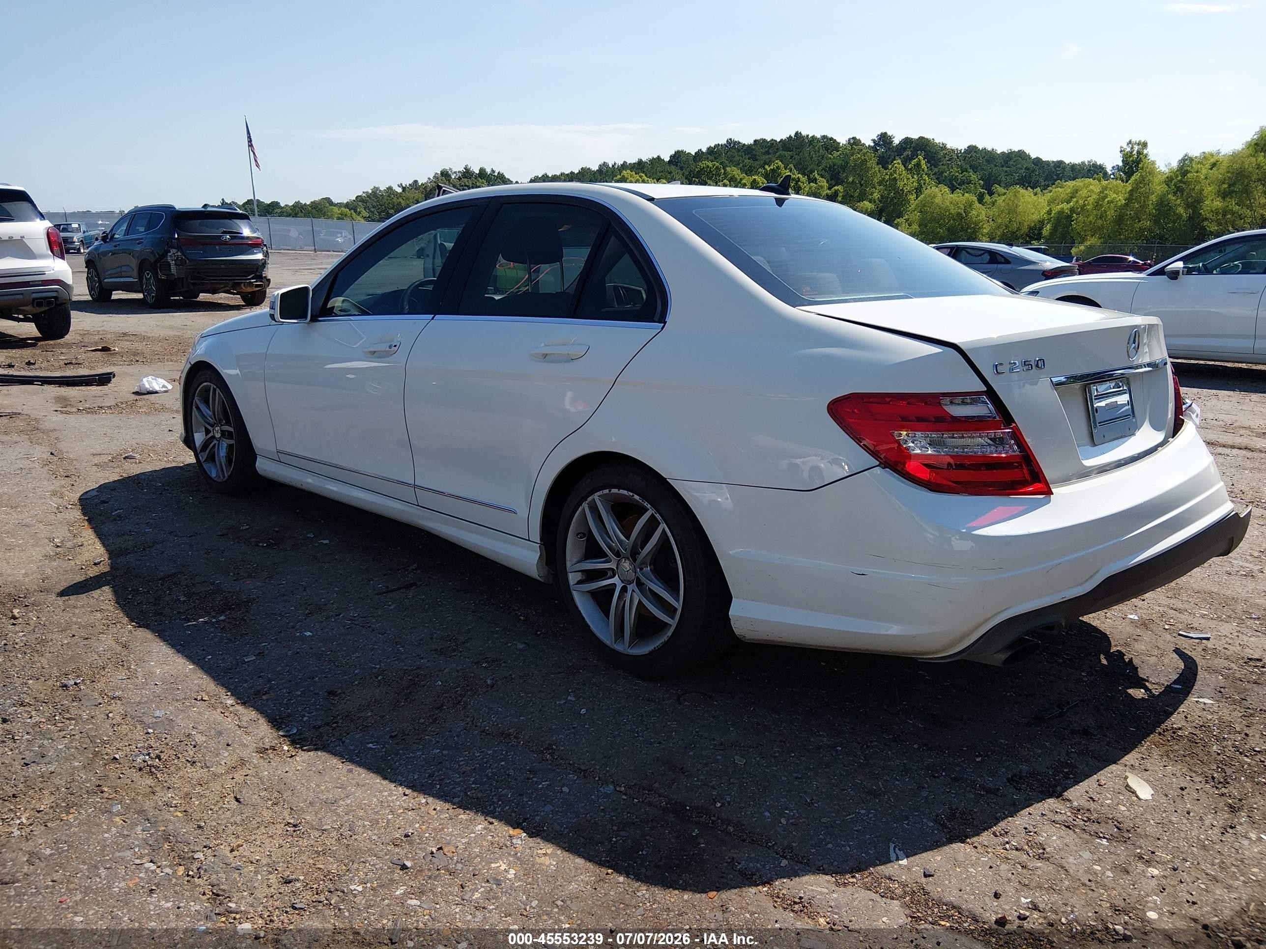 2012 Mercedes-benz C 250 Luxury/sport White vin: WDDGF4HB2CA626499