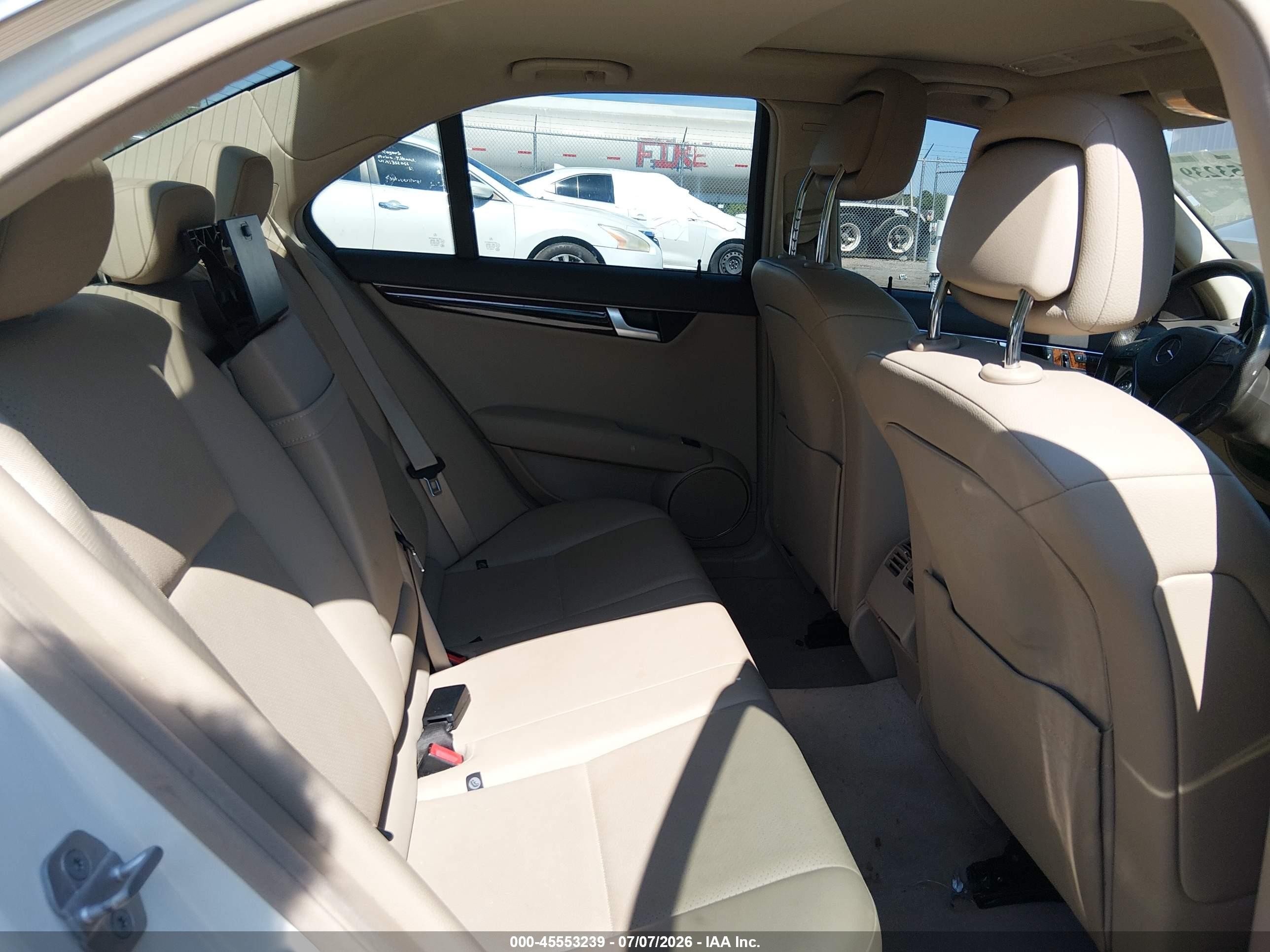 2012 Mercedes-benz C 250 Luxury/sport White vin: WDDGF4HB2CA626499