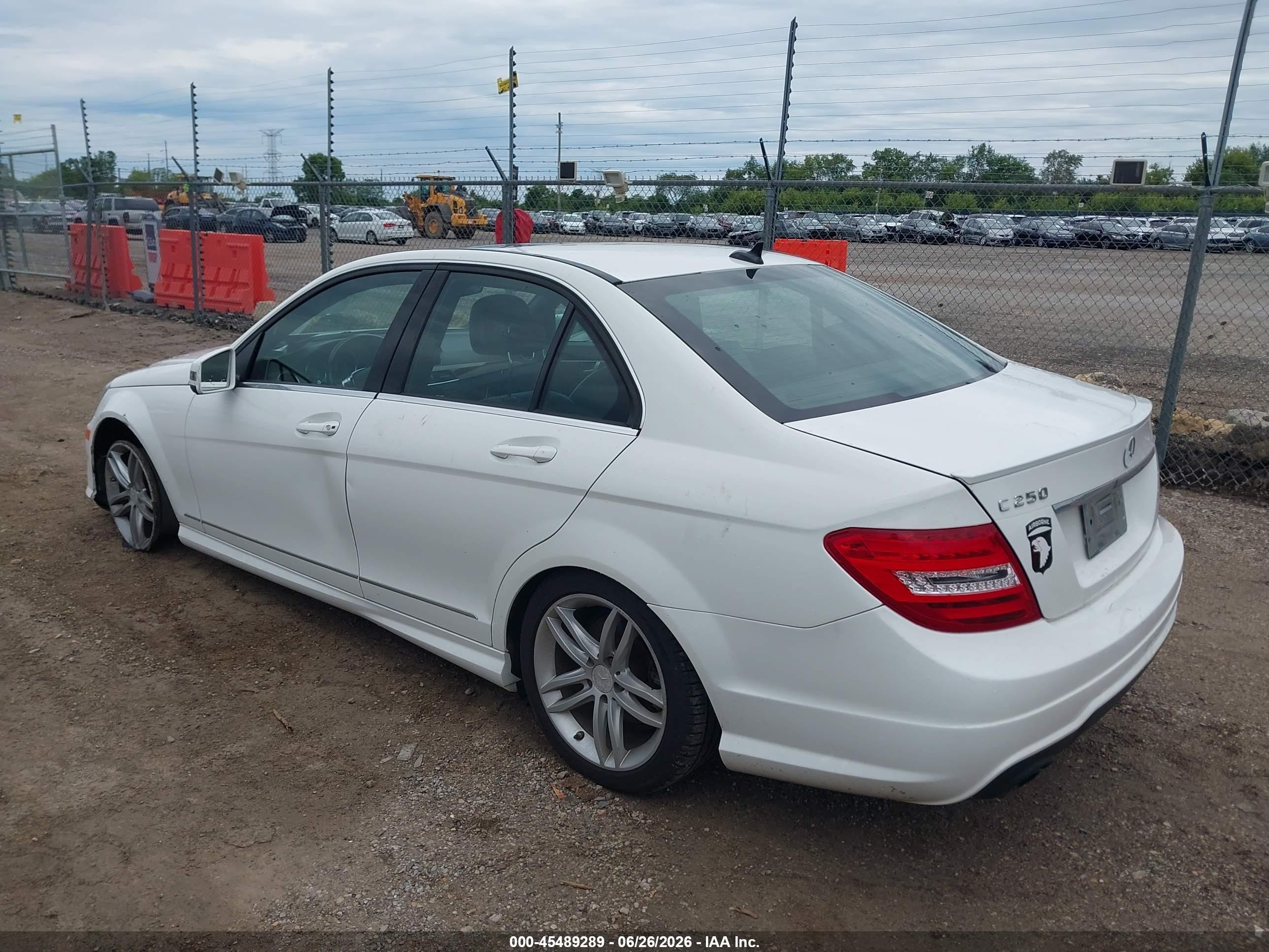 2013 Mercedes-benz C 250 Sport White vin: WDDGF4HB2DA769065