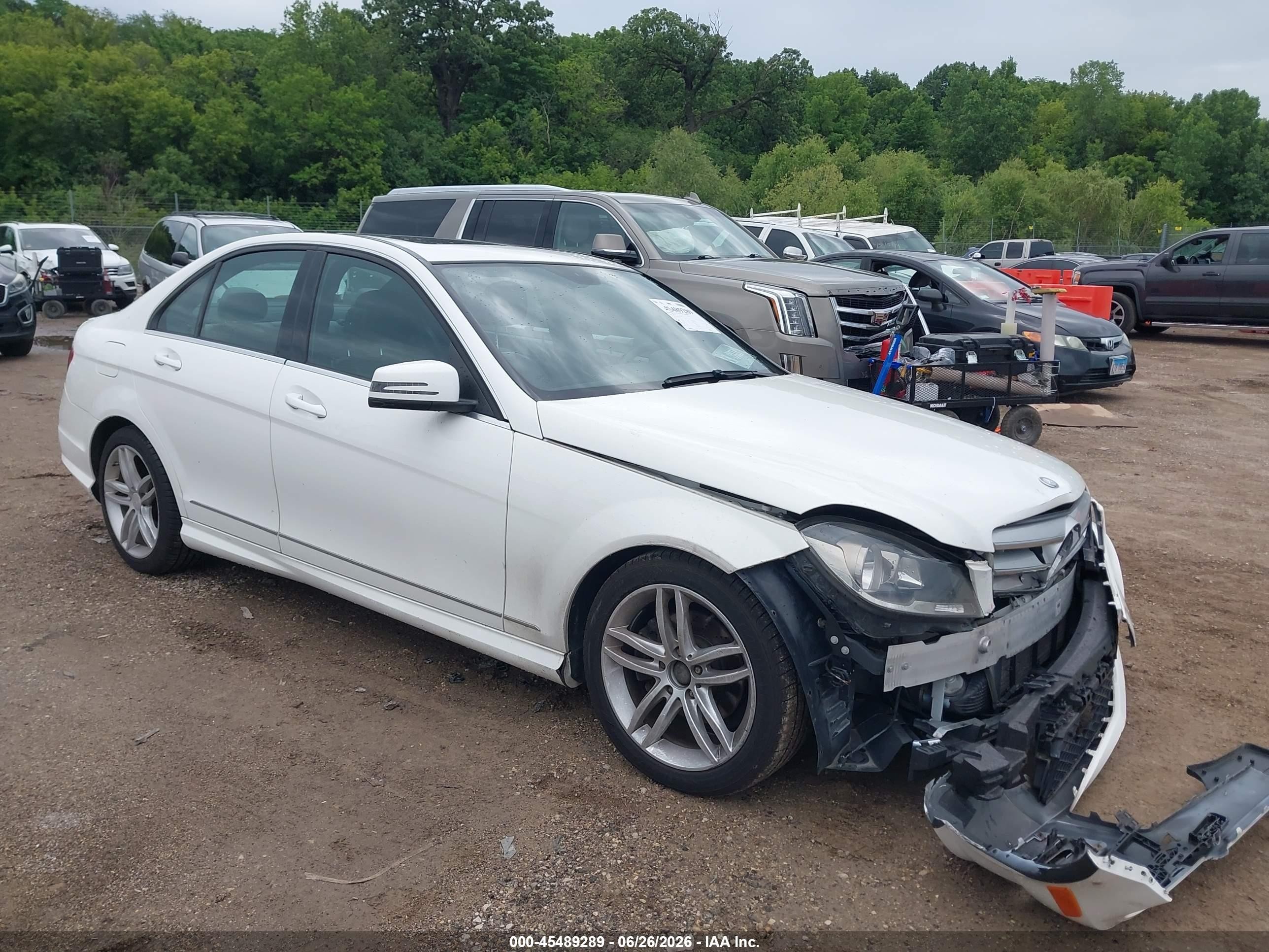 2013 Mercedes-benz C 250 Sport White vin: WDDGF4HB2DA769065