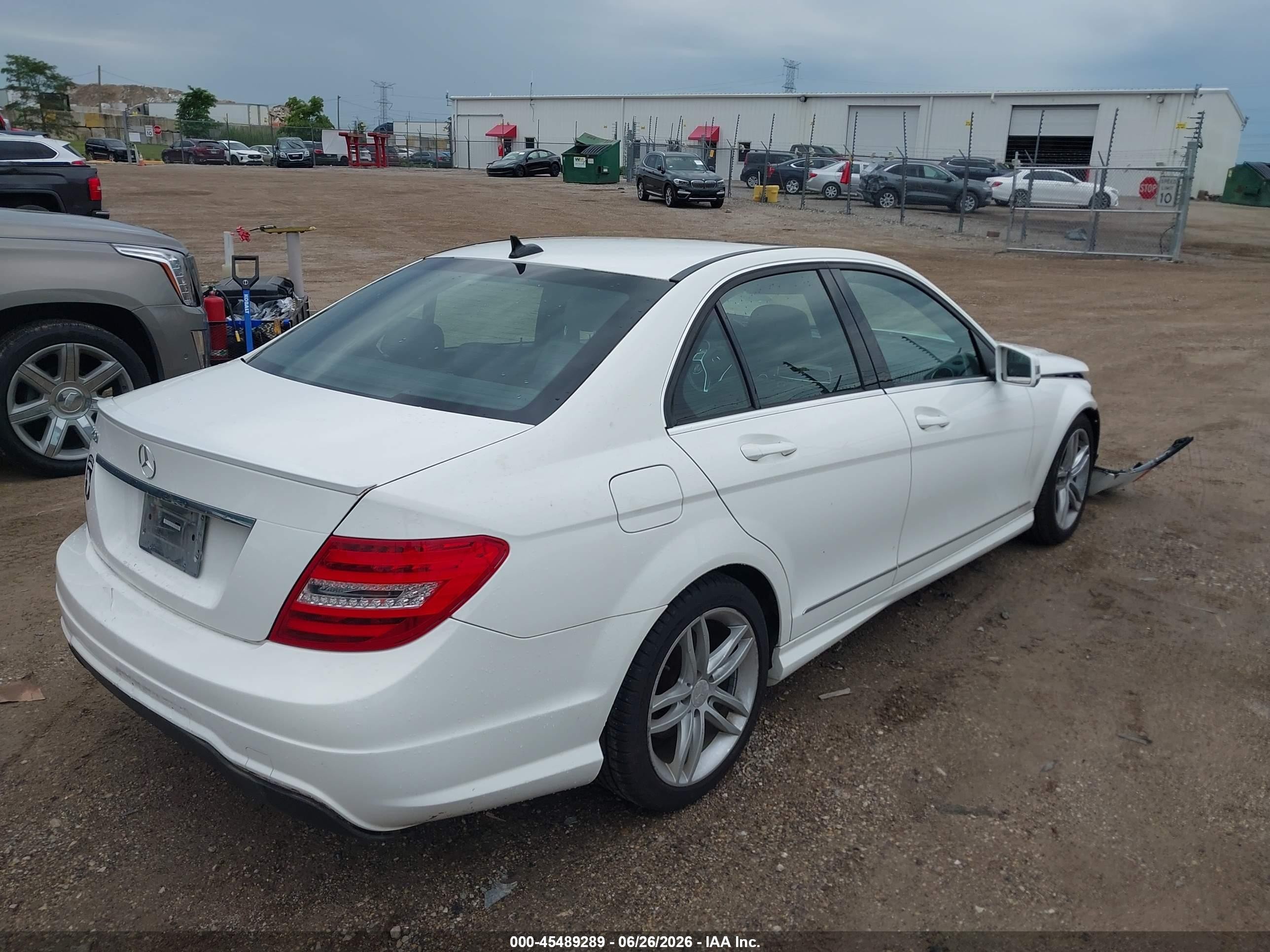 2013 Mercedes-benz C 250 Sport White vin: WDDGF4HB2DA769065