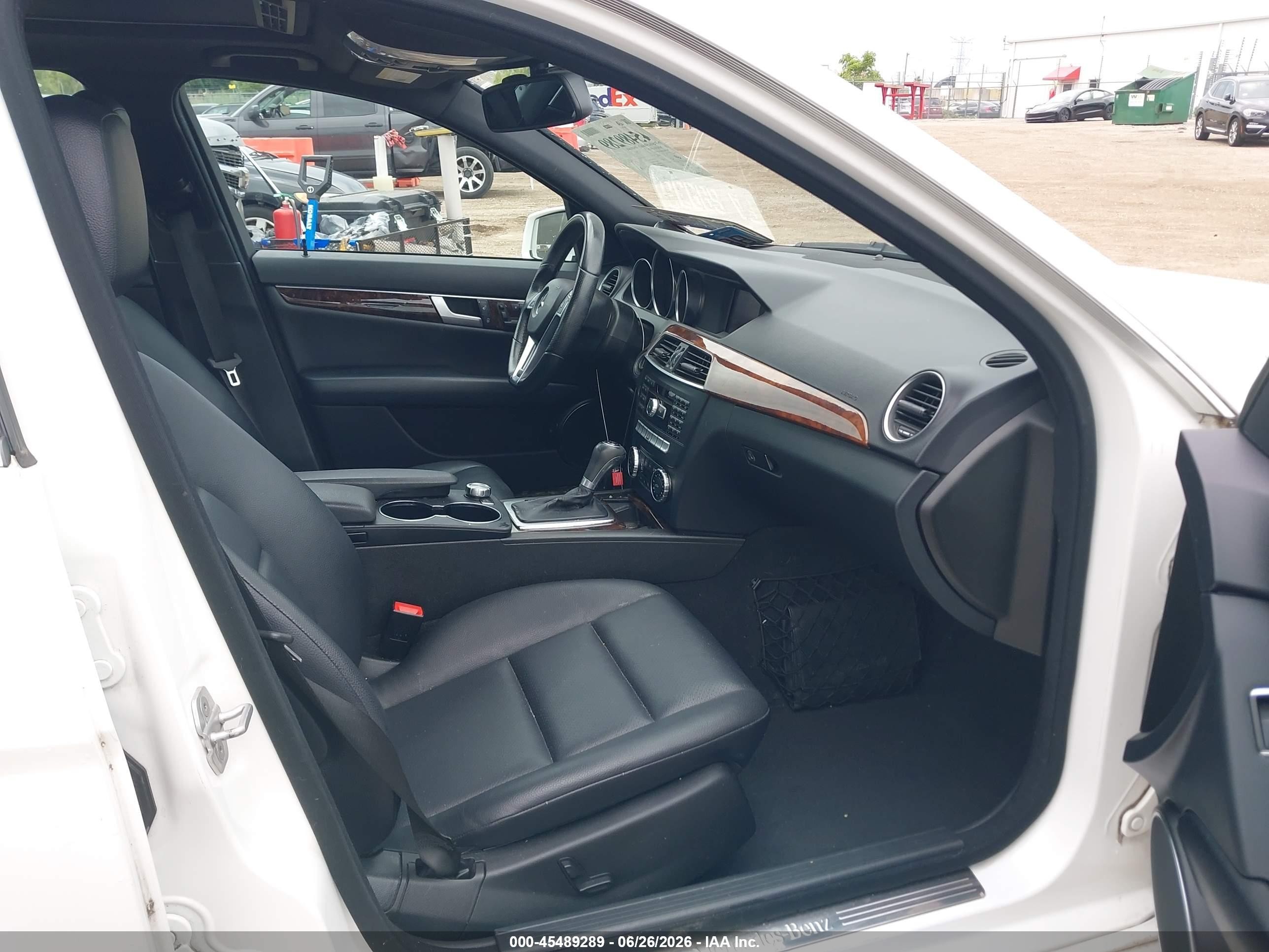 2013 Mercedes-benz C 250 Sport White vin: WDDGF4HB2DA769065