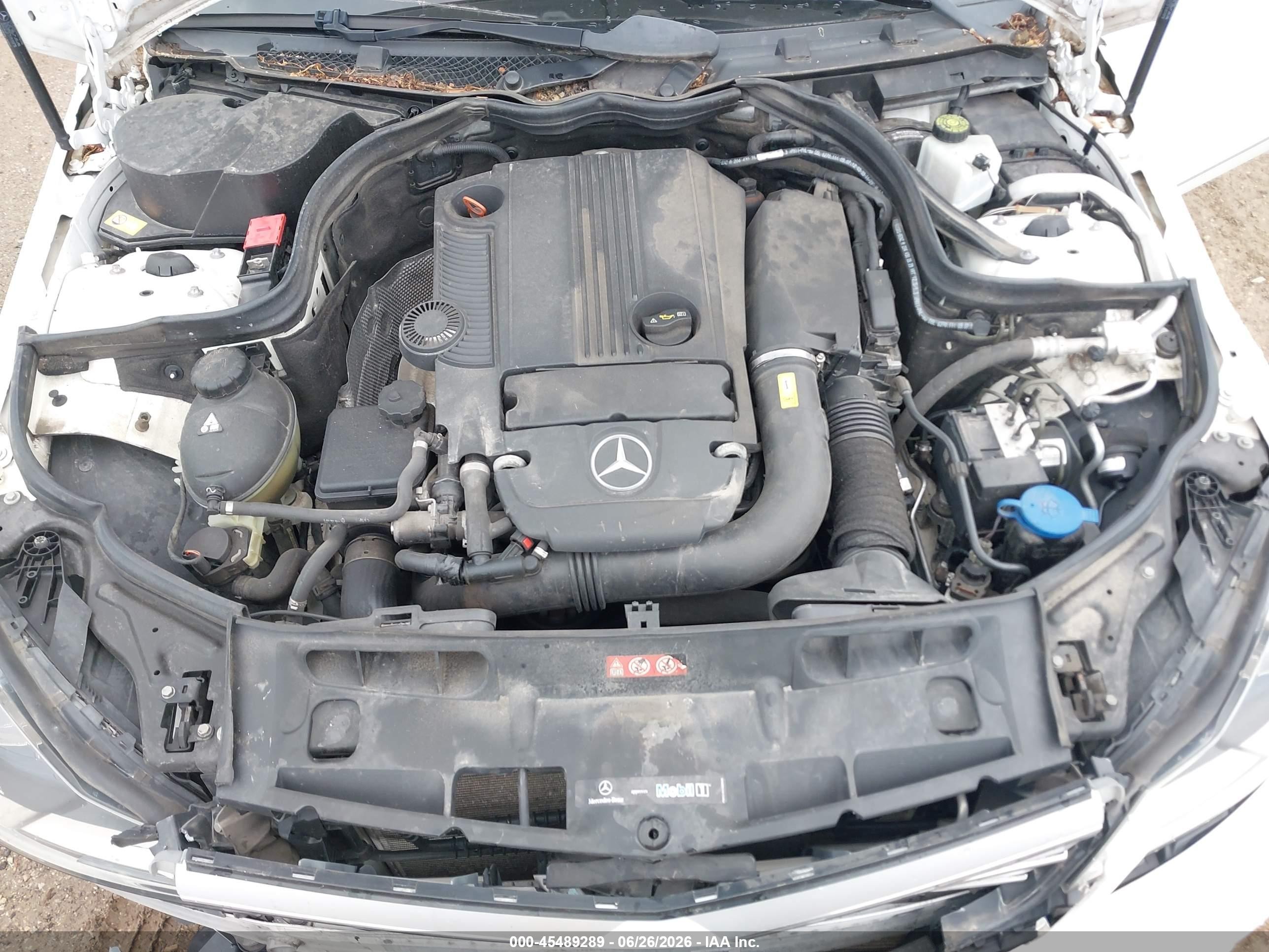 2013 Mercedes-benz C 250 Sport White vin: WDDGF4HB2DA769065
