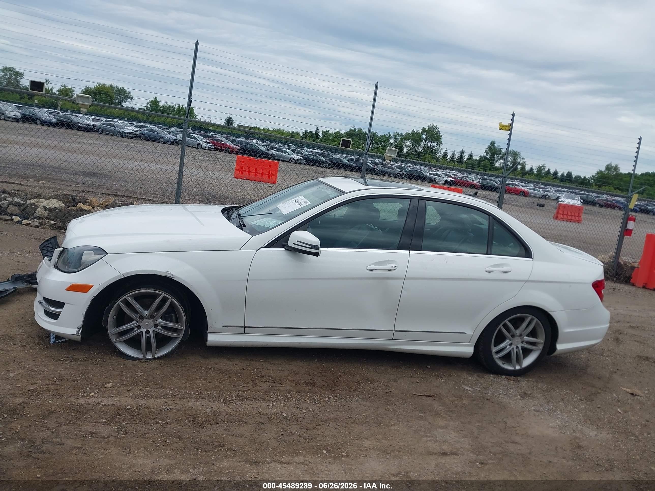 2013 Mercedes-benz C 250 Sport White vin: WDDGF4HB2DA769065