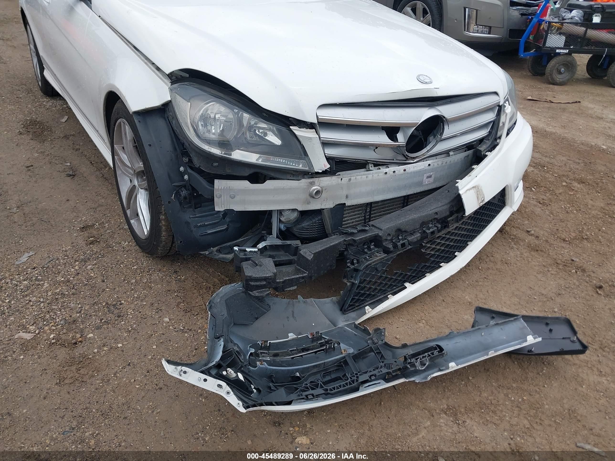 2013 Mercedes-benz C 250 Sport White vin: WDDGF4HB2DA769065