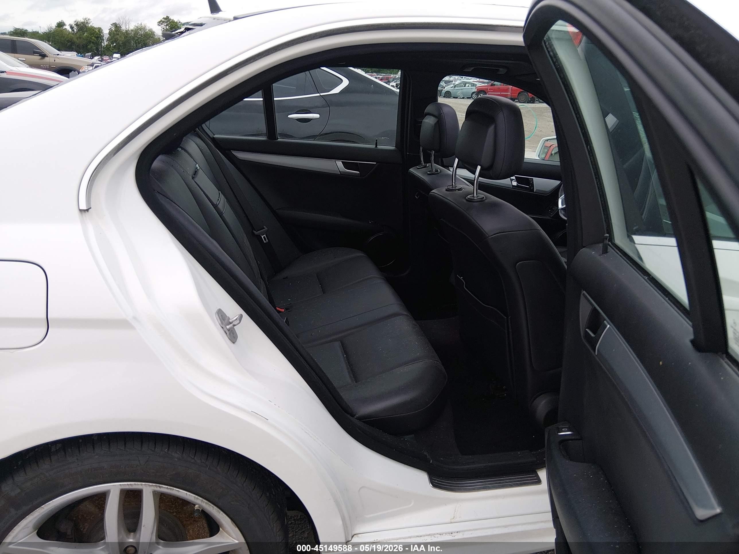 2013 Mercedes-benz C 250 Sport Белый vin: WDDGF4HB2DA788196