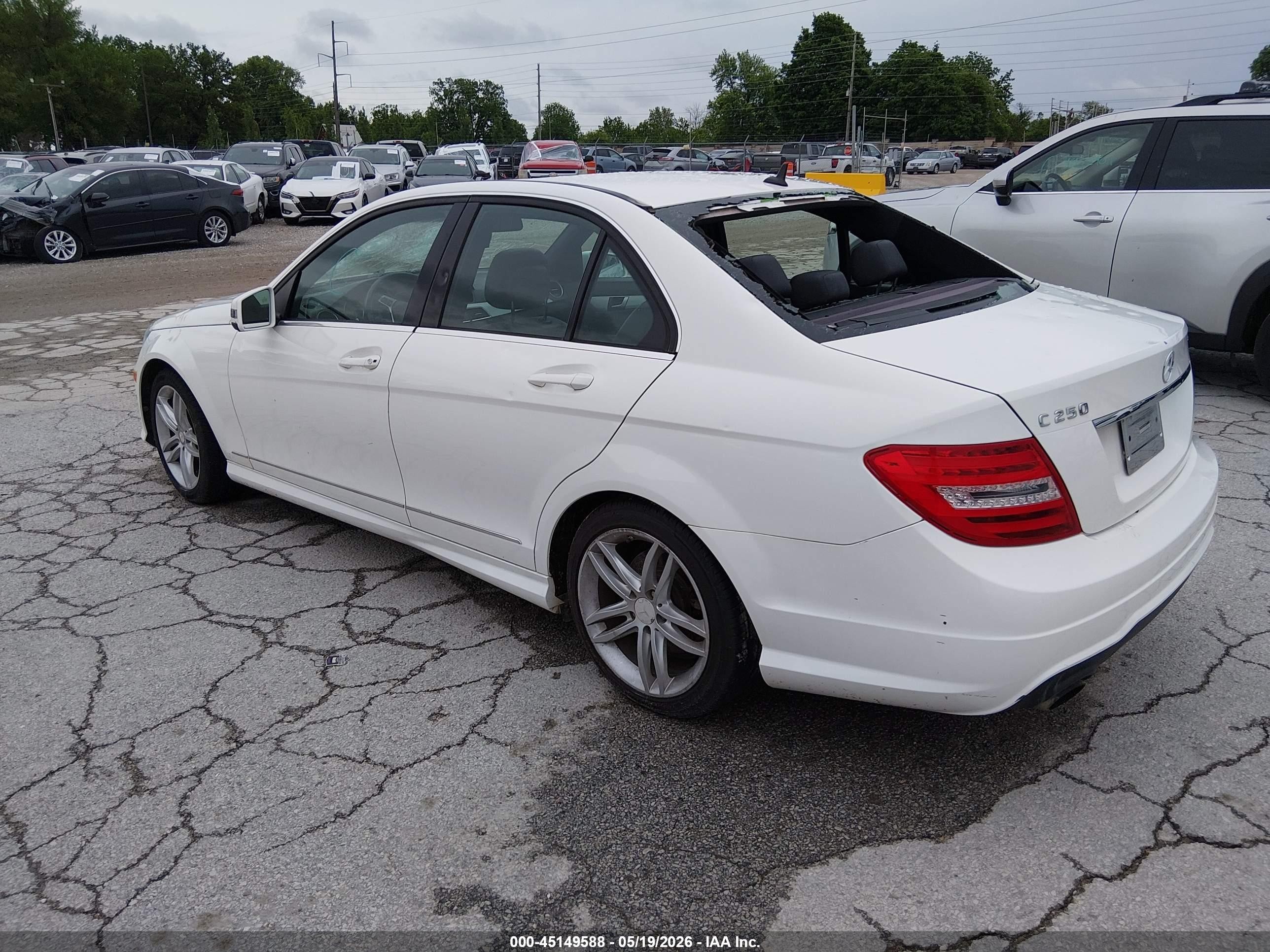 2013 Mercedes-benz C 250 Sport Белый vin: WDDGF4HB2DA788196