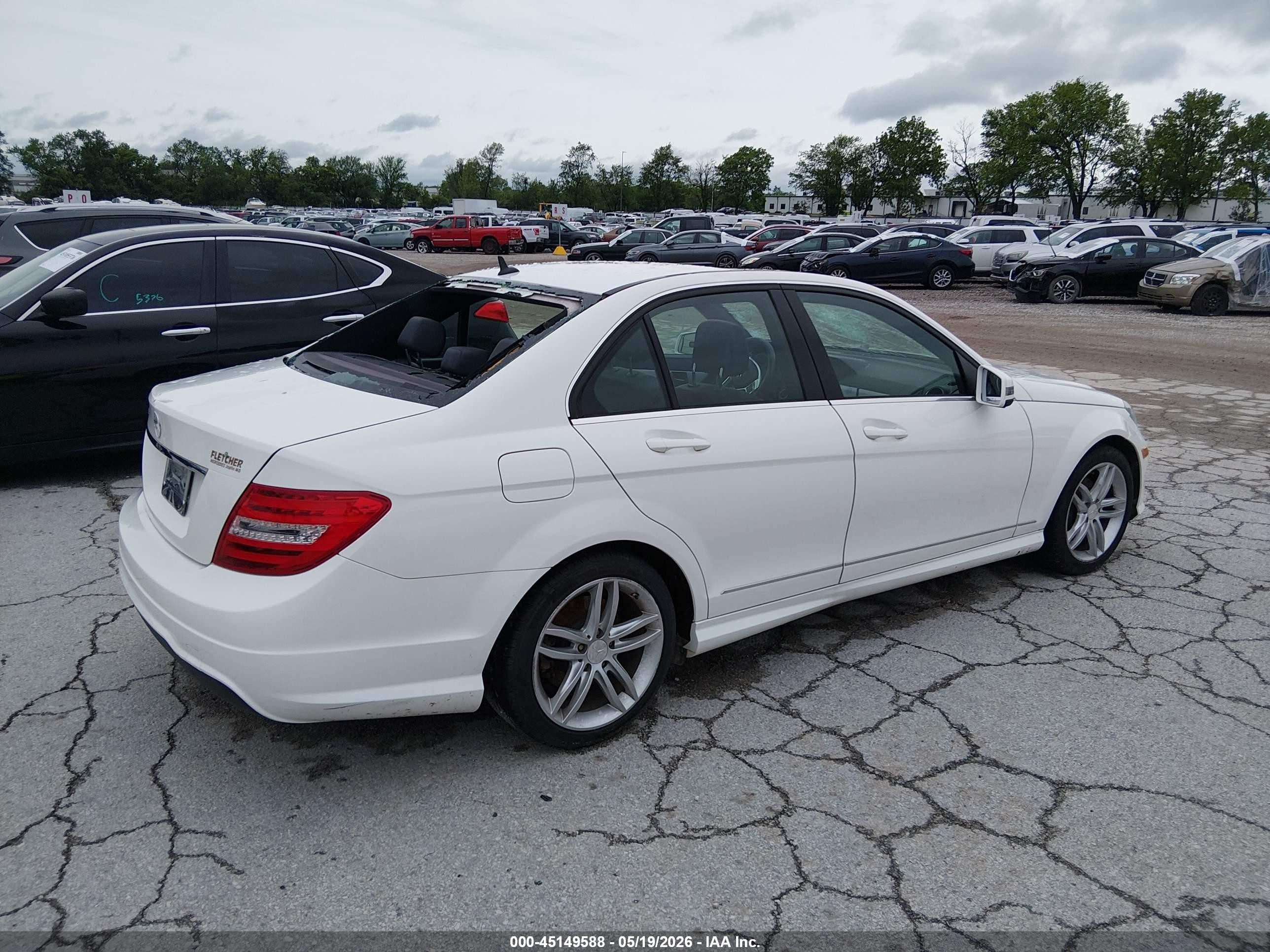 2013 Mercedes-benz C 250 Sport Белый vin: WDDGF4HB2DA788196