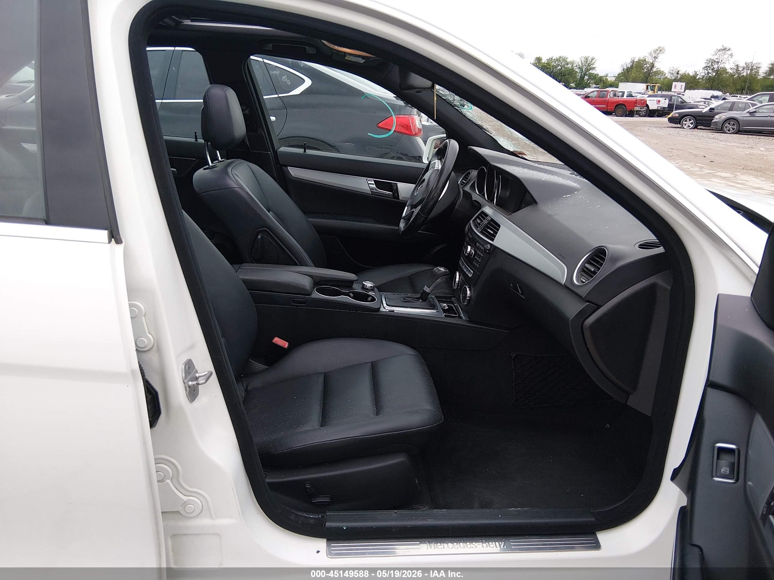 2013 Mercedes-benz C 250 Sport Белый vin: WDDGF4HB2DA788196