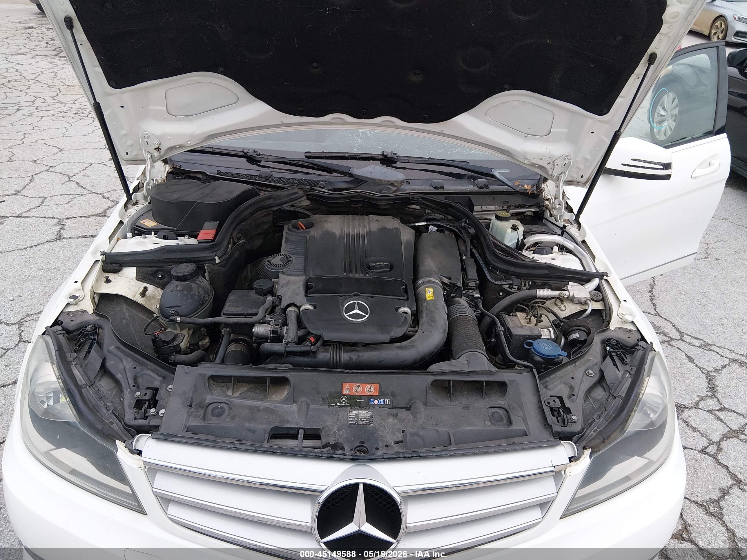2013 Mercedes-benz C 250 Sport Белый vin: WDDGF4HB2DA788196