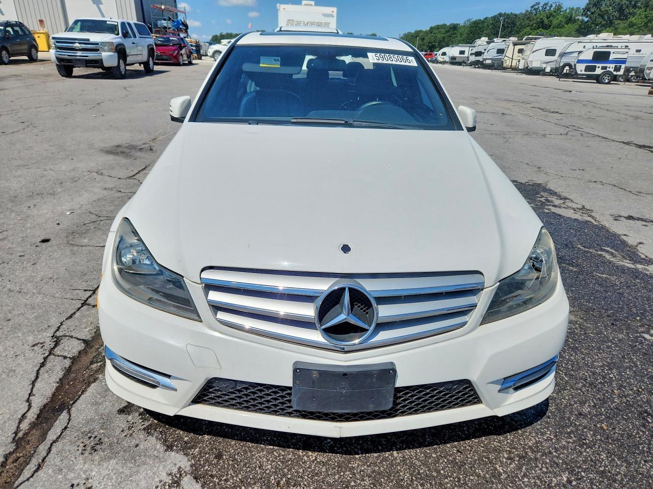 2013 Mercedes-benz C 250 Белый vin: WDDGF4HB2DA797626