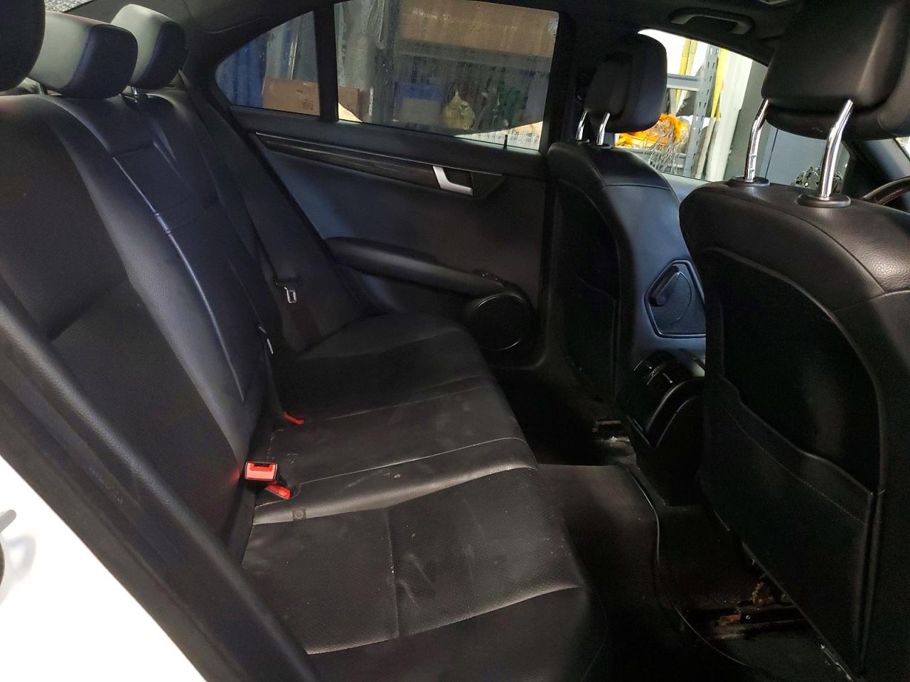 2013 Mercedes-benz C 250 White vin: WDDGF4HB2DA803490
