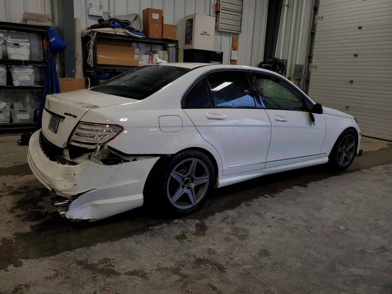 2013 Mercedes-benz C 250 White vin: WDDGF4HB2DA803490