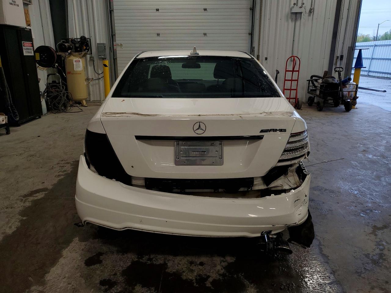 2013 Mercedes-benz C 250 White vin: WDDGF4HB2DA803490