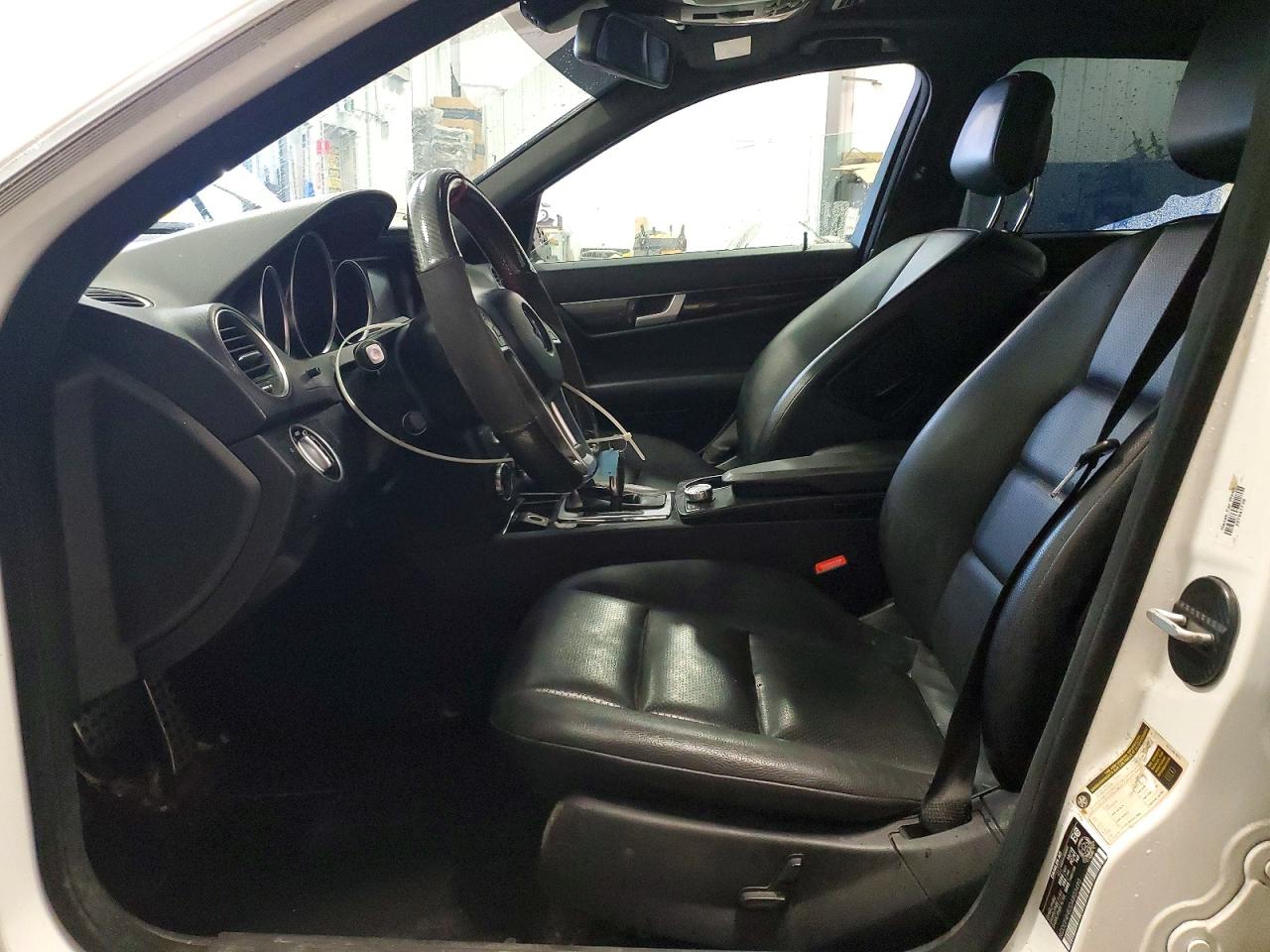 2013 Mercedes-benz C 250 White vin: WDDGF4HB2DA803490