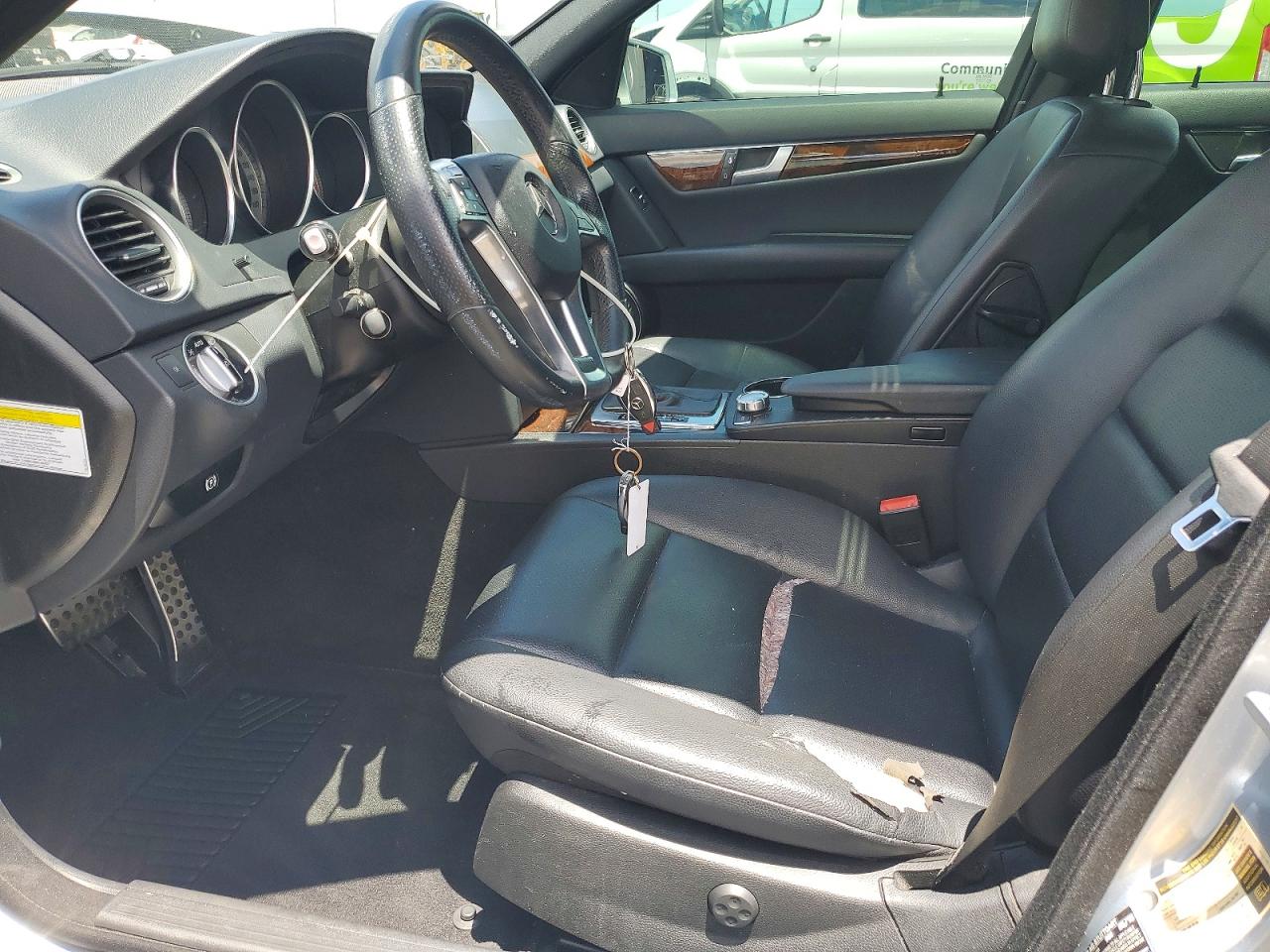 2013 Mercedes-benz C 250 Blue vin: WDDGF4HB2DA854052