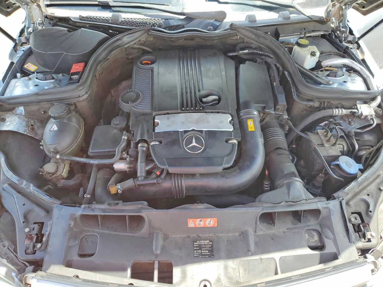 2013 Mercedes-benz C 250 Blue vin: WDDGF4HB2DA854052