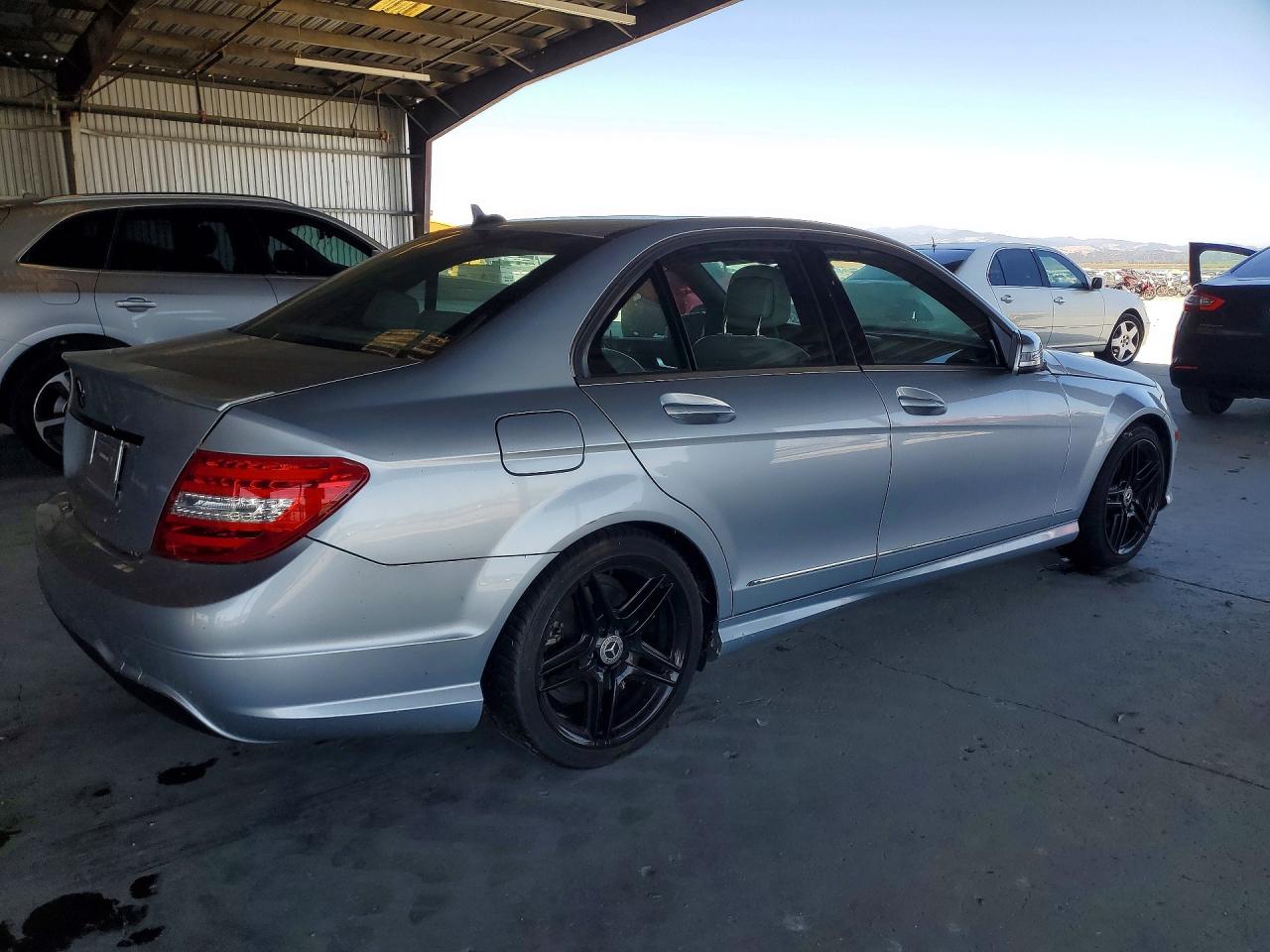 2013 Mercedes-benz C 250 Silver vin: WDDGF4HB2DA873717