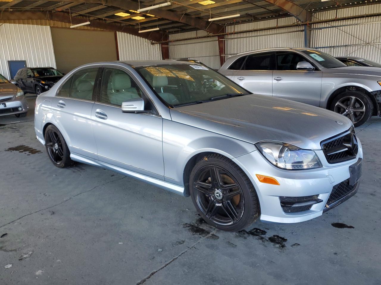 2013 Mercedes-benz C 250 Silver vin: WDDGF4HB2DA873717