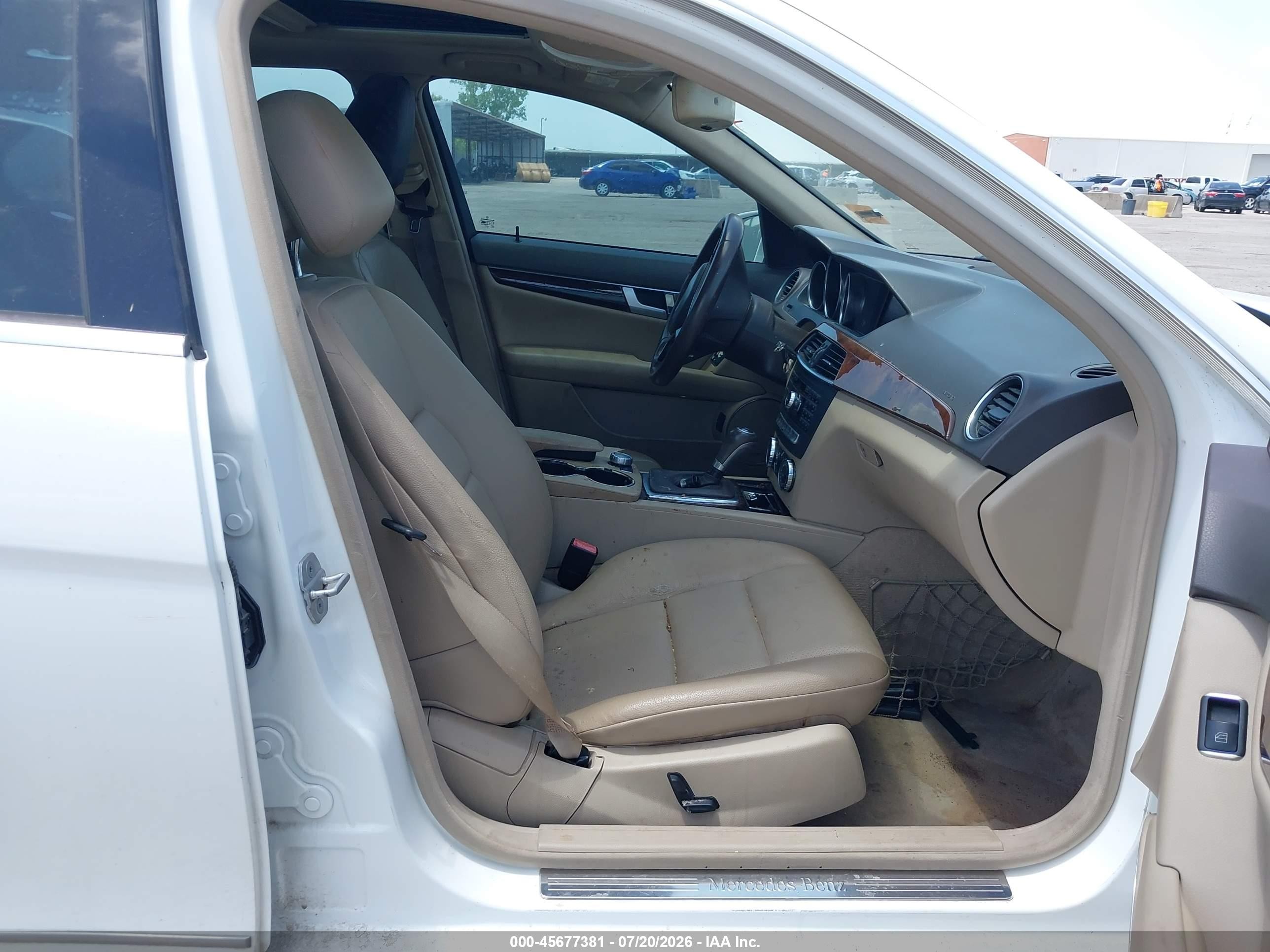 2013 Mercedes-benz C 250 Sport White vin: WDDGF4HB2DR262894