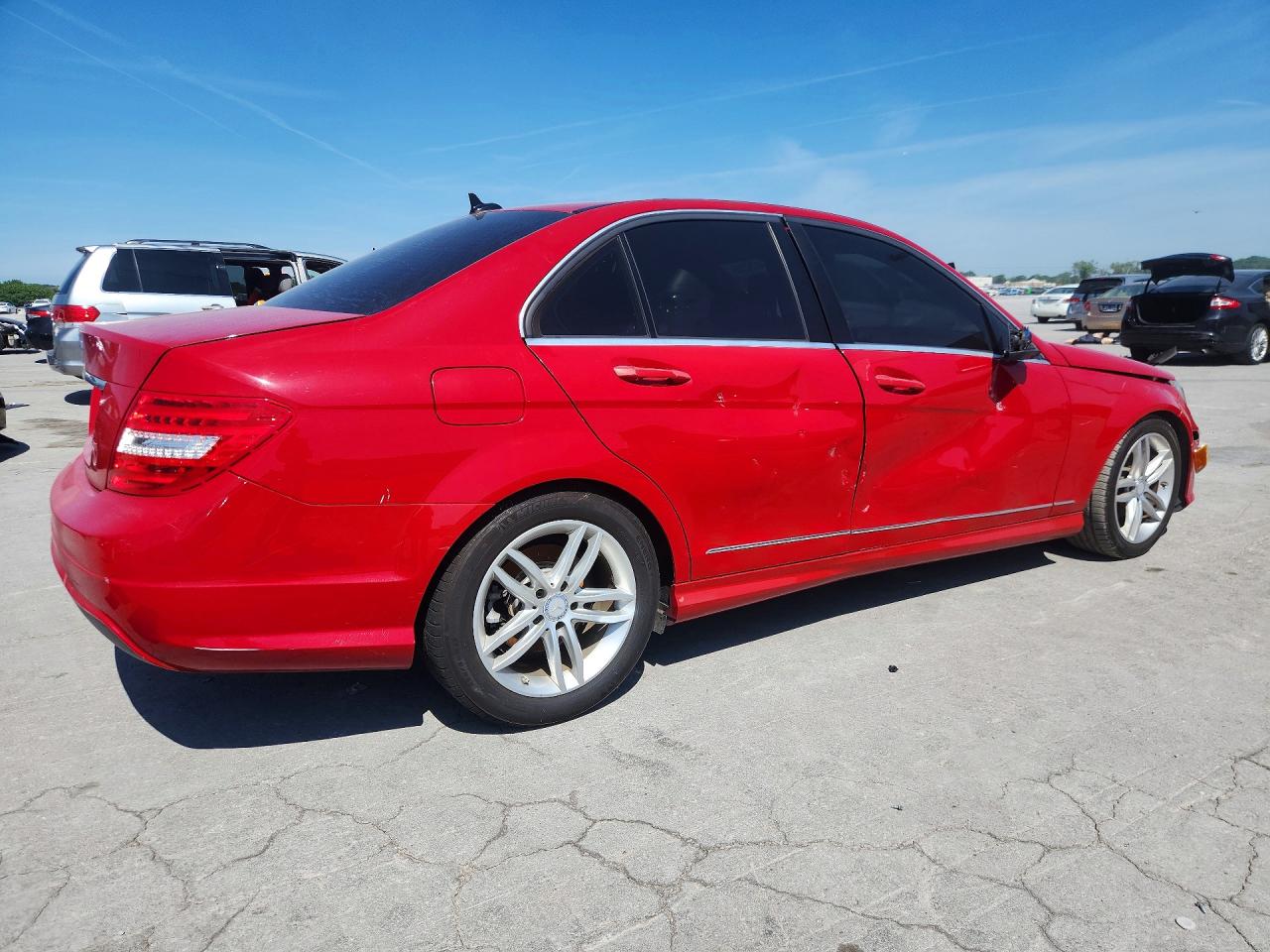 2013 Mercedes-benz C 250 Red vin: WDDGF4HB2DR266427