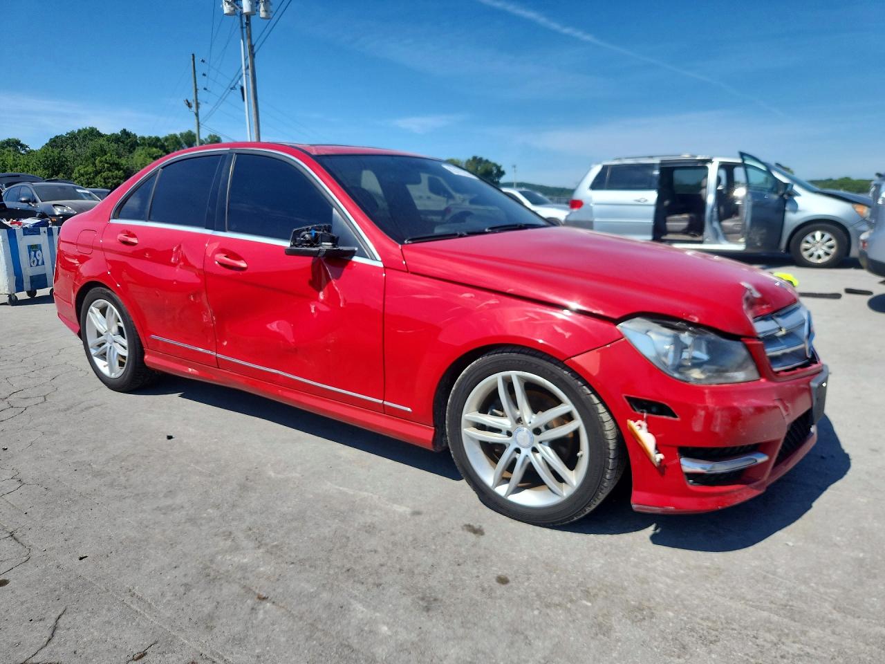 2013 Mercedes-benz C 250 Red vin: WDDGF4HB2DR266427