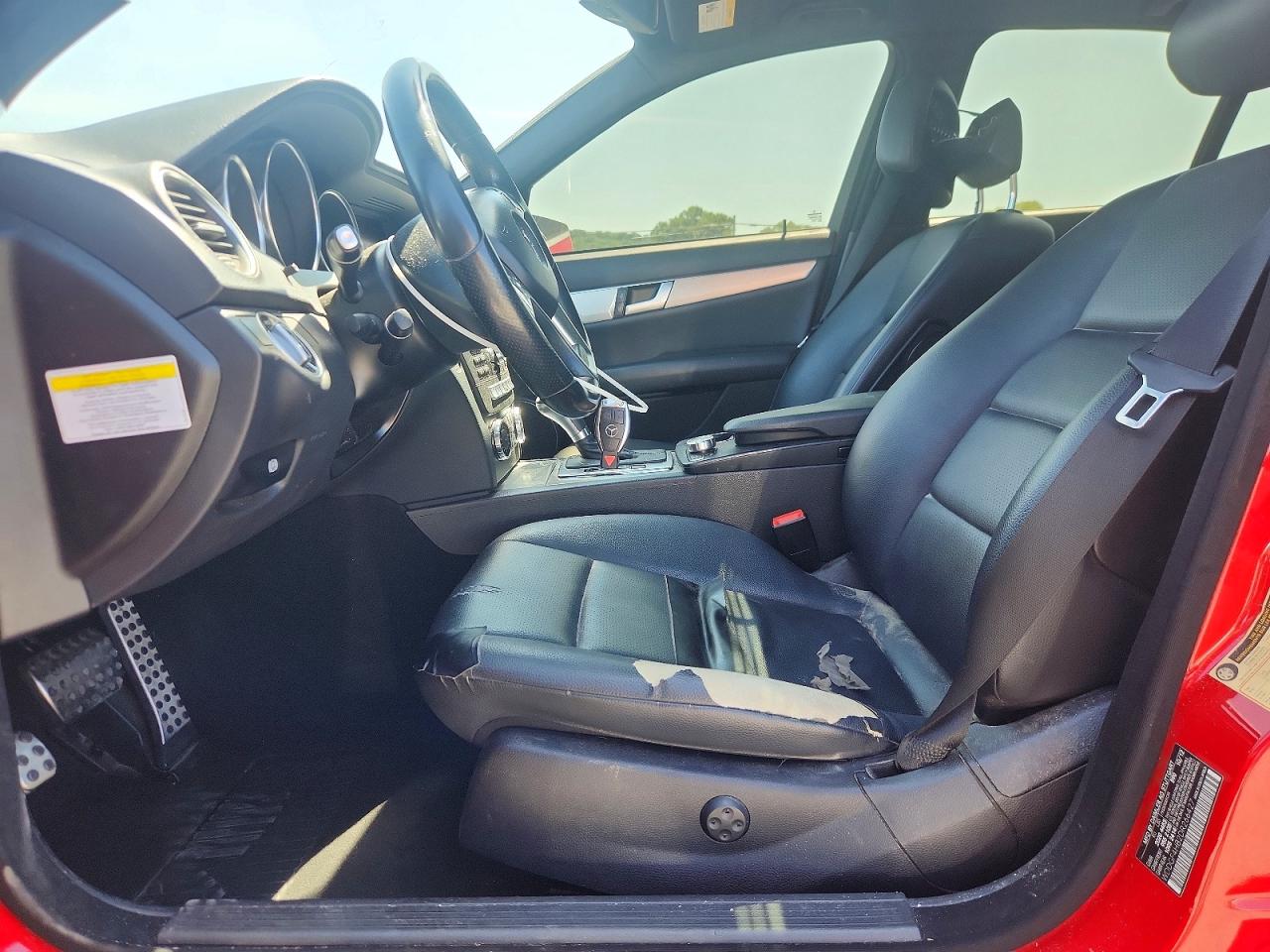 2013 Mercedes-benz C 250 Red vin: WDDGF4HB2DR266427