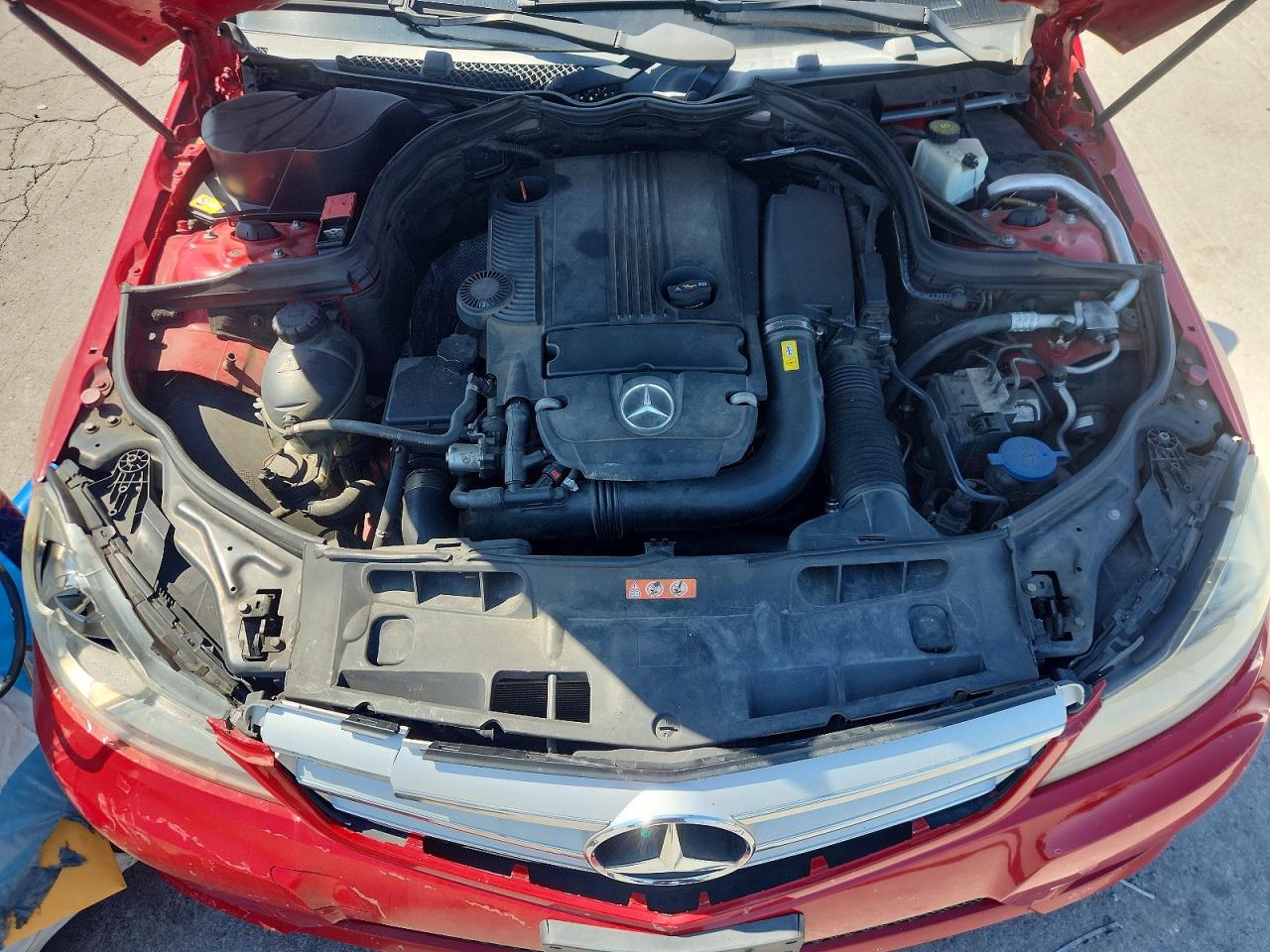 2013 Mercedes-benz C 250 Red vin: WDDGF4HB2DR266427