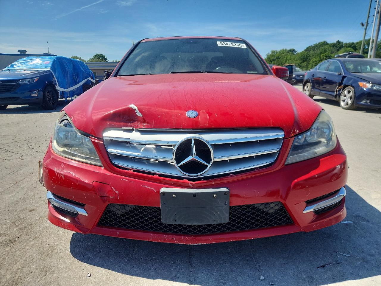 2013 Mercedes-benz C 250 Red vin: WDDGF4HB2DR266427