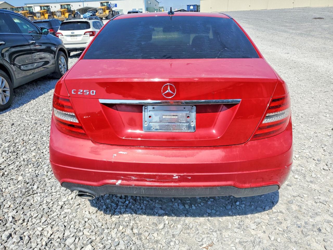 2013 Mercedes-benz C 250 Red vin: WDDGF4HB2DR266427