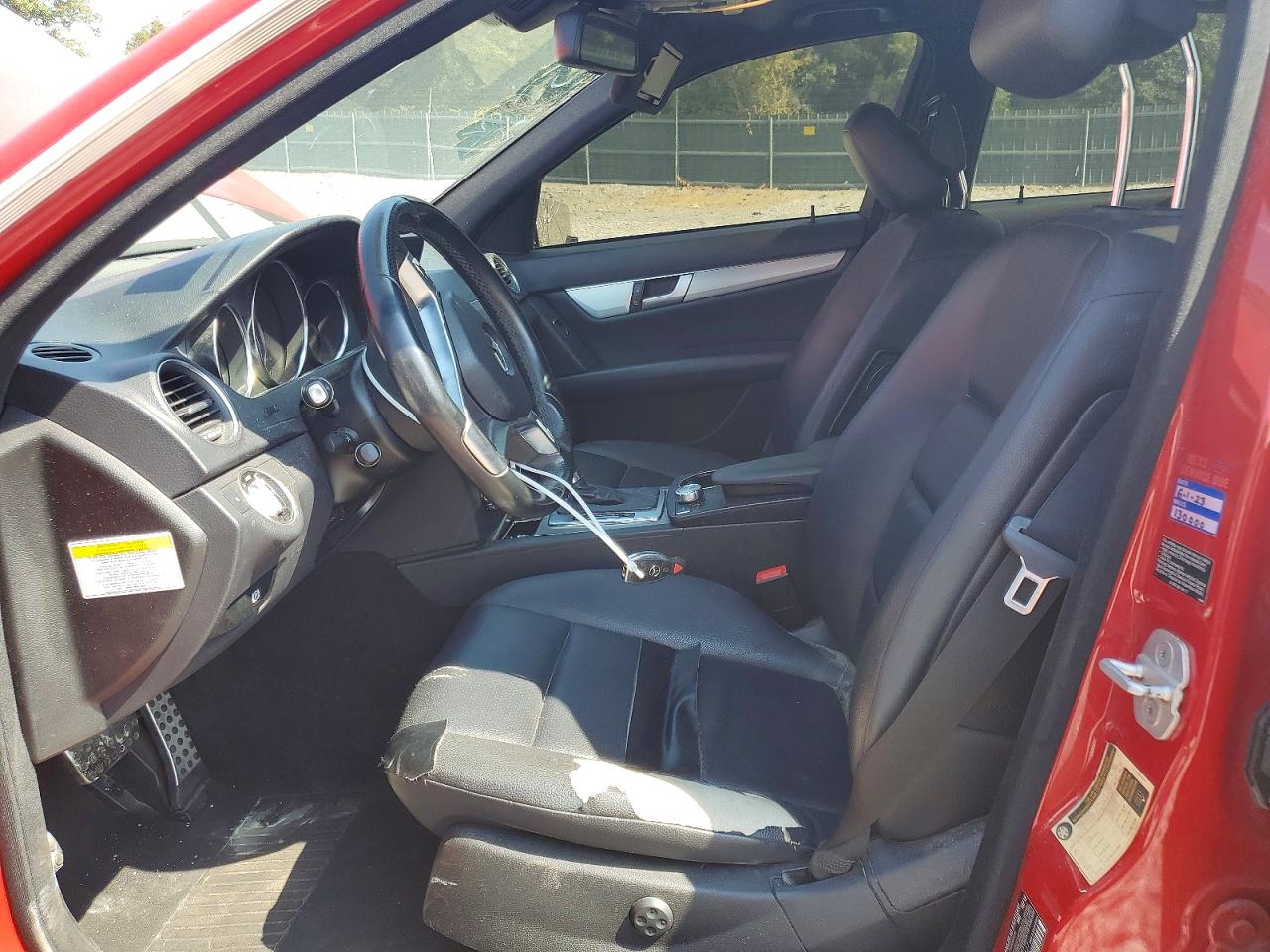 2013 Mercedes-benz C 250 Red vin: WDDGF4HB2DR266427