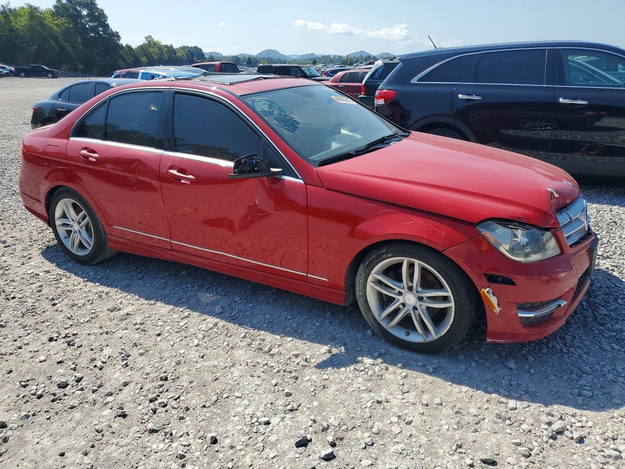 2013 Mercedes-benz C 250 Red vin: WDDGF4HB2DR266427