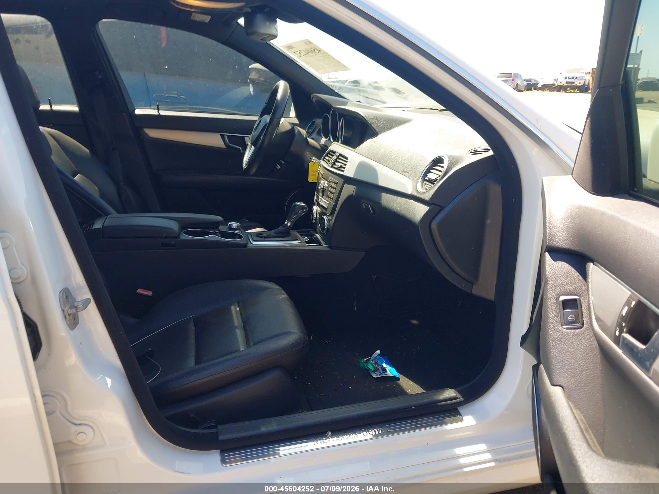 2013 Mercedes-benz C 250 Sport White vin: WDDGF4HB2DR273006